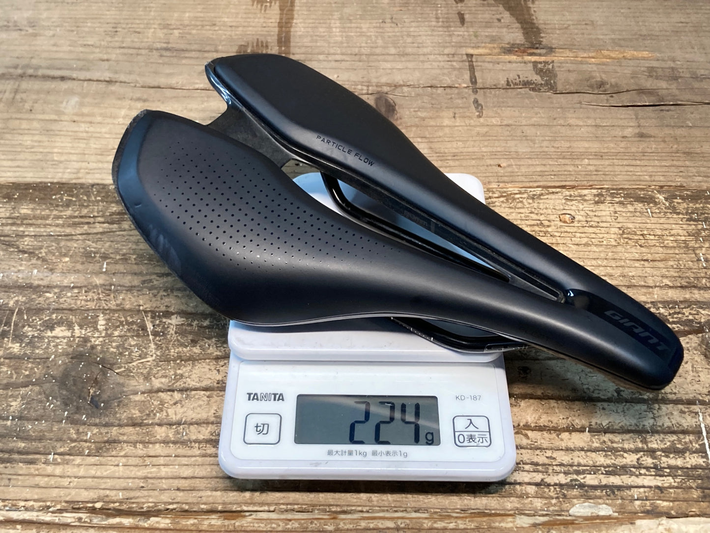 IY771 ジャイアント GIANT FLEET SL PARTICLE FLOW サドル 黒 SSTレール 145mm