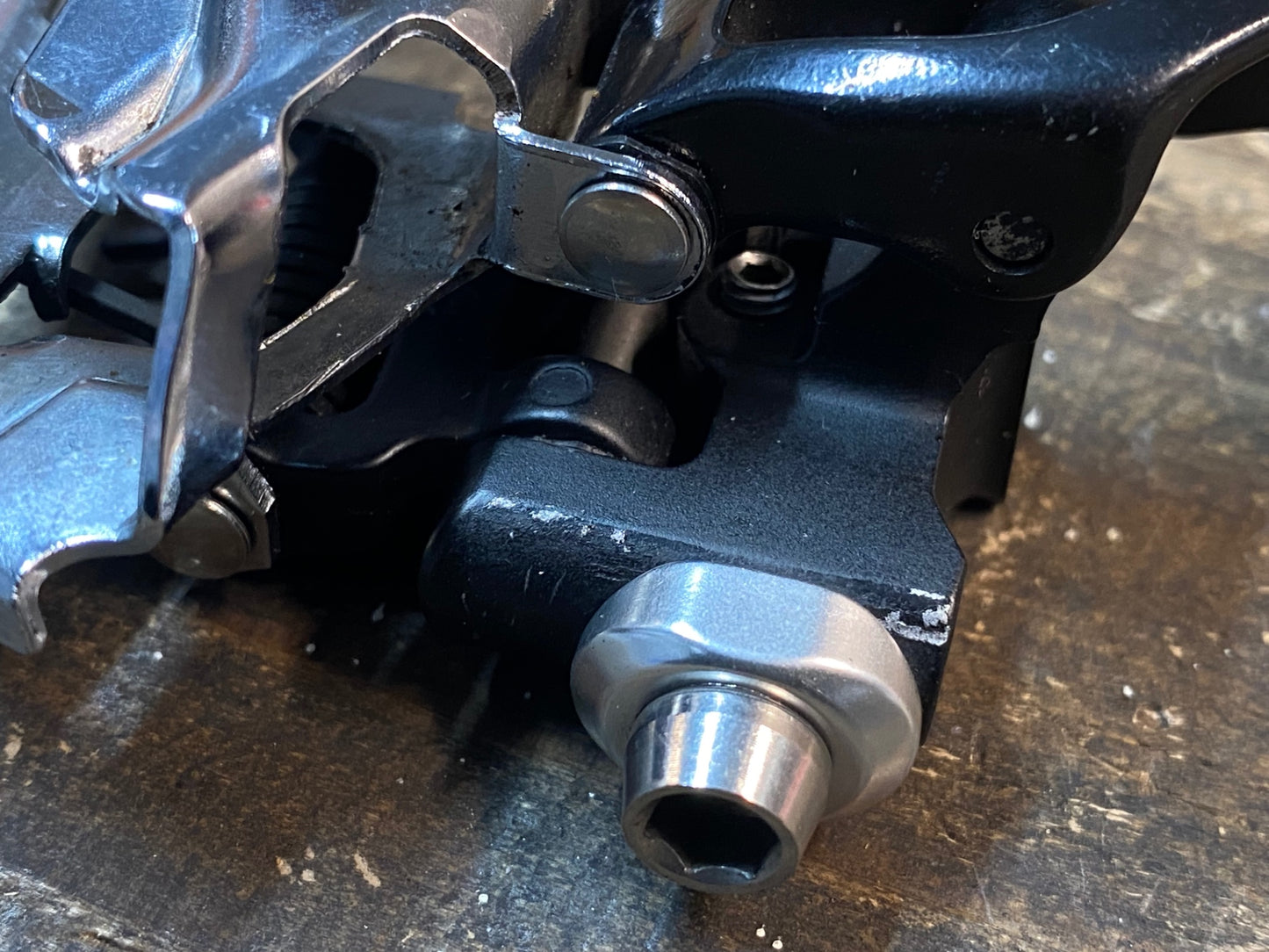 IU915 シマノ SHIMANO 105 FD-5800 フロントディレイラー 2S 直付け ※スキッドプレート欠品