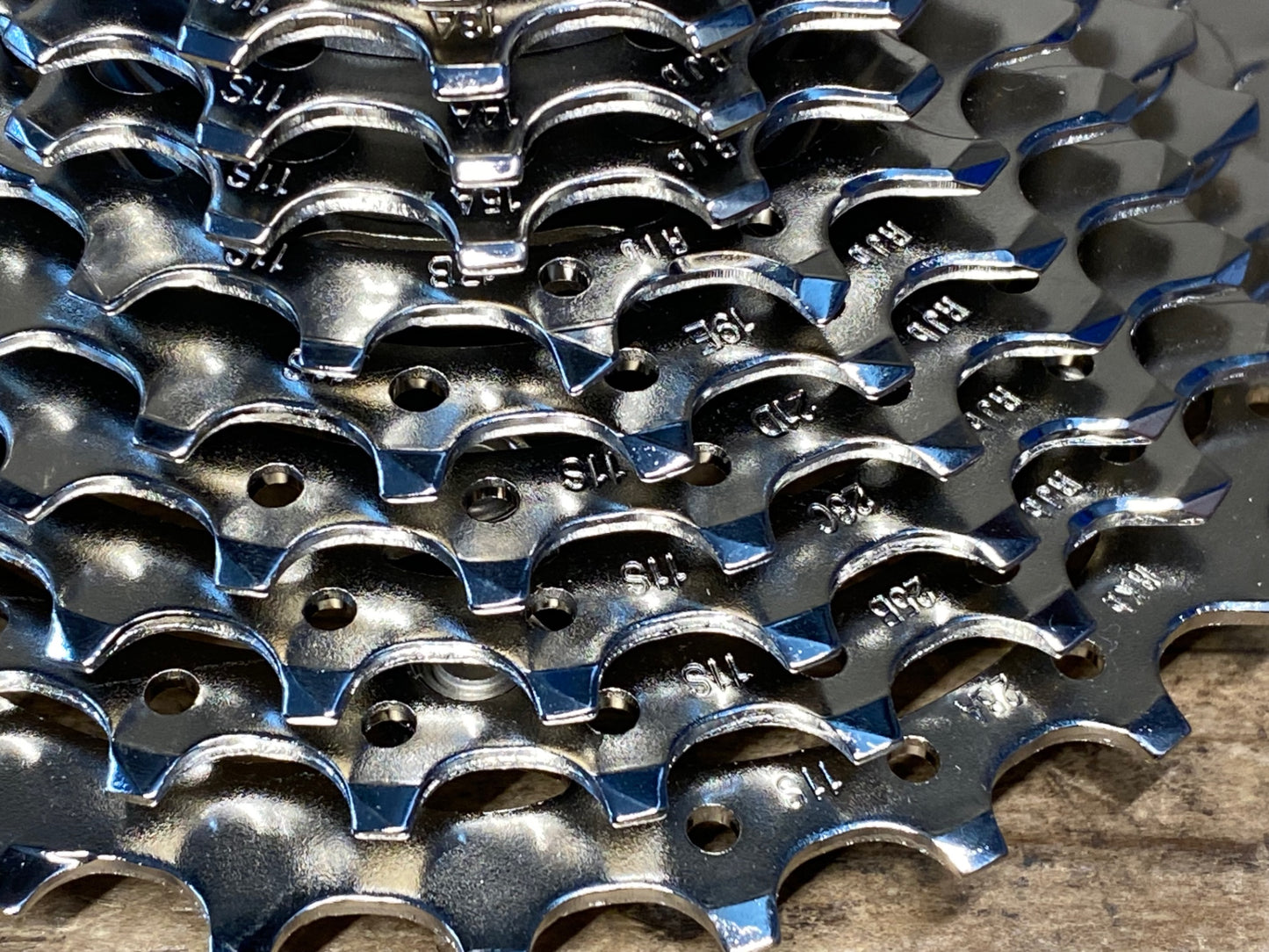 IO748 シマノ SHIMANO 105 CS-R7000 スプロケット 11-28T 11S