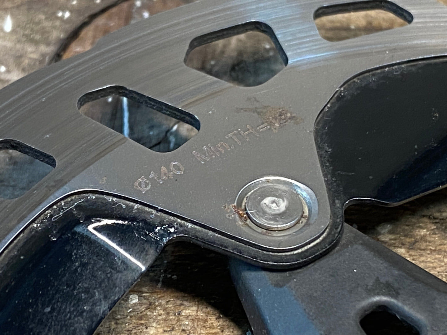 IQ598 シマノ SHIMANO RT-MT900 ディスクブレーキローター Φ140 センターロック 厚み1.68mm