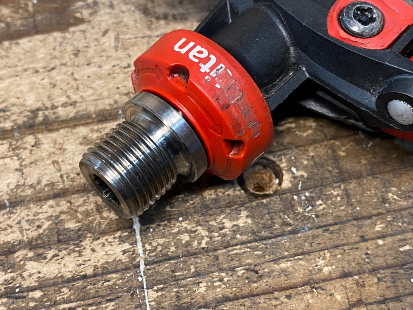 JA307 タイム TIME CARBO FLEX ビンディングペダル 黒 赤 チタンシャフト