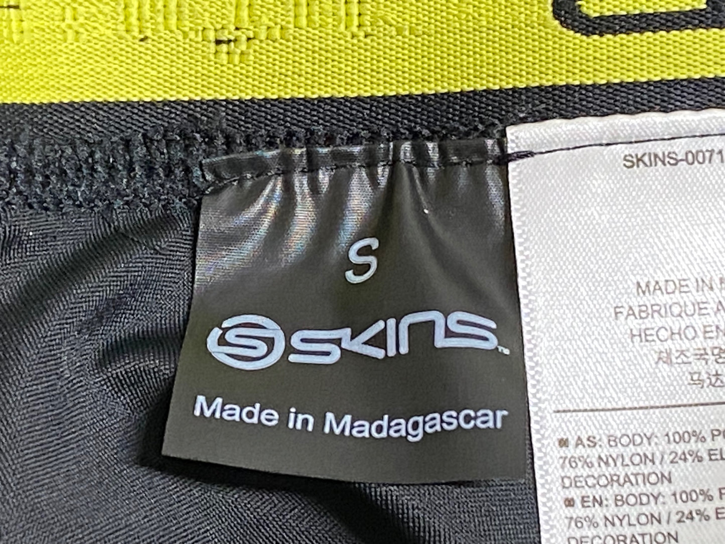 IW922 スキンズ SKINS DNAmic Superpose ショートパンツ S レディース