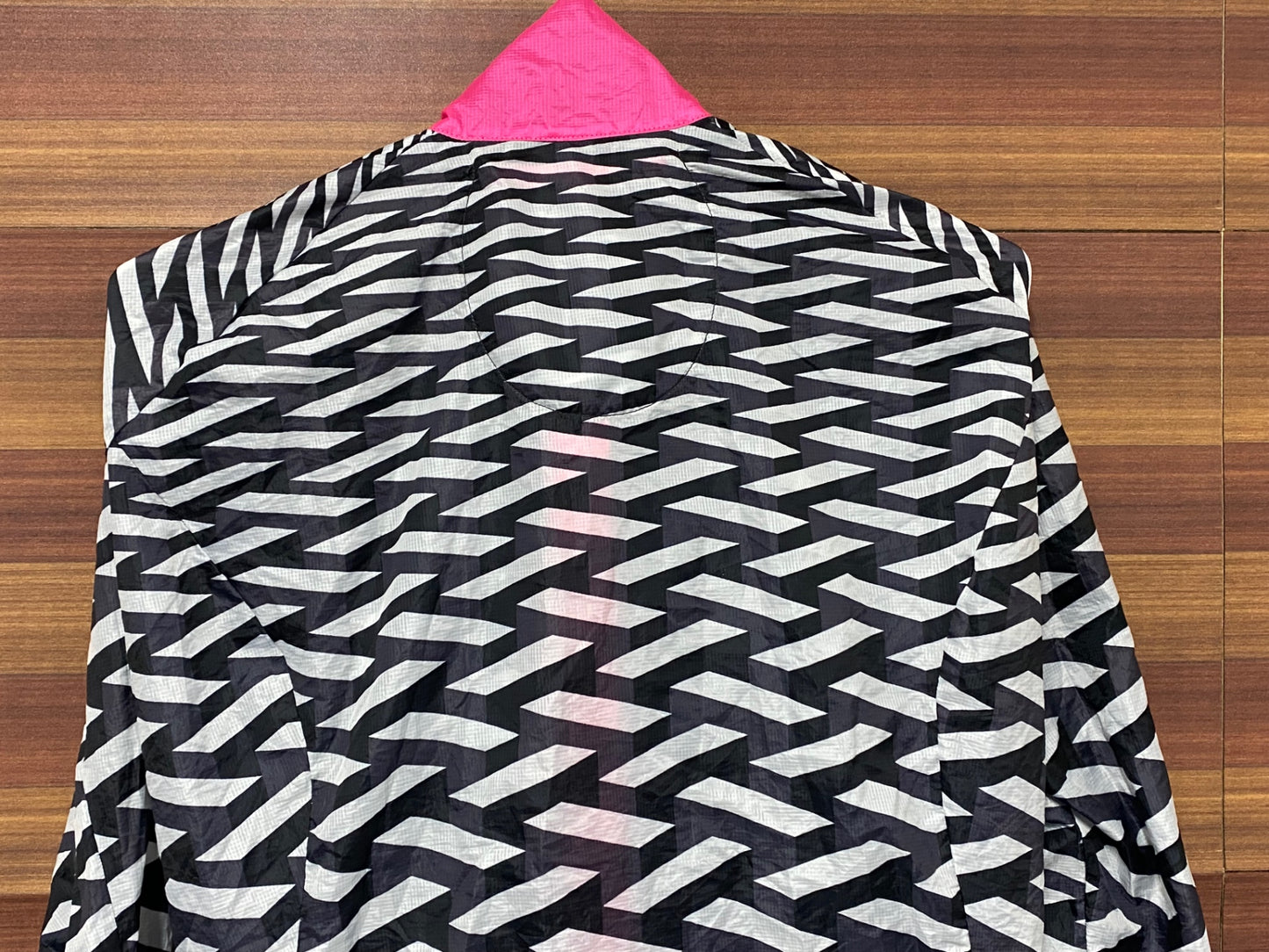 IT069 rh+ 長袖 ウィンドブレーカー 黒 白 S