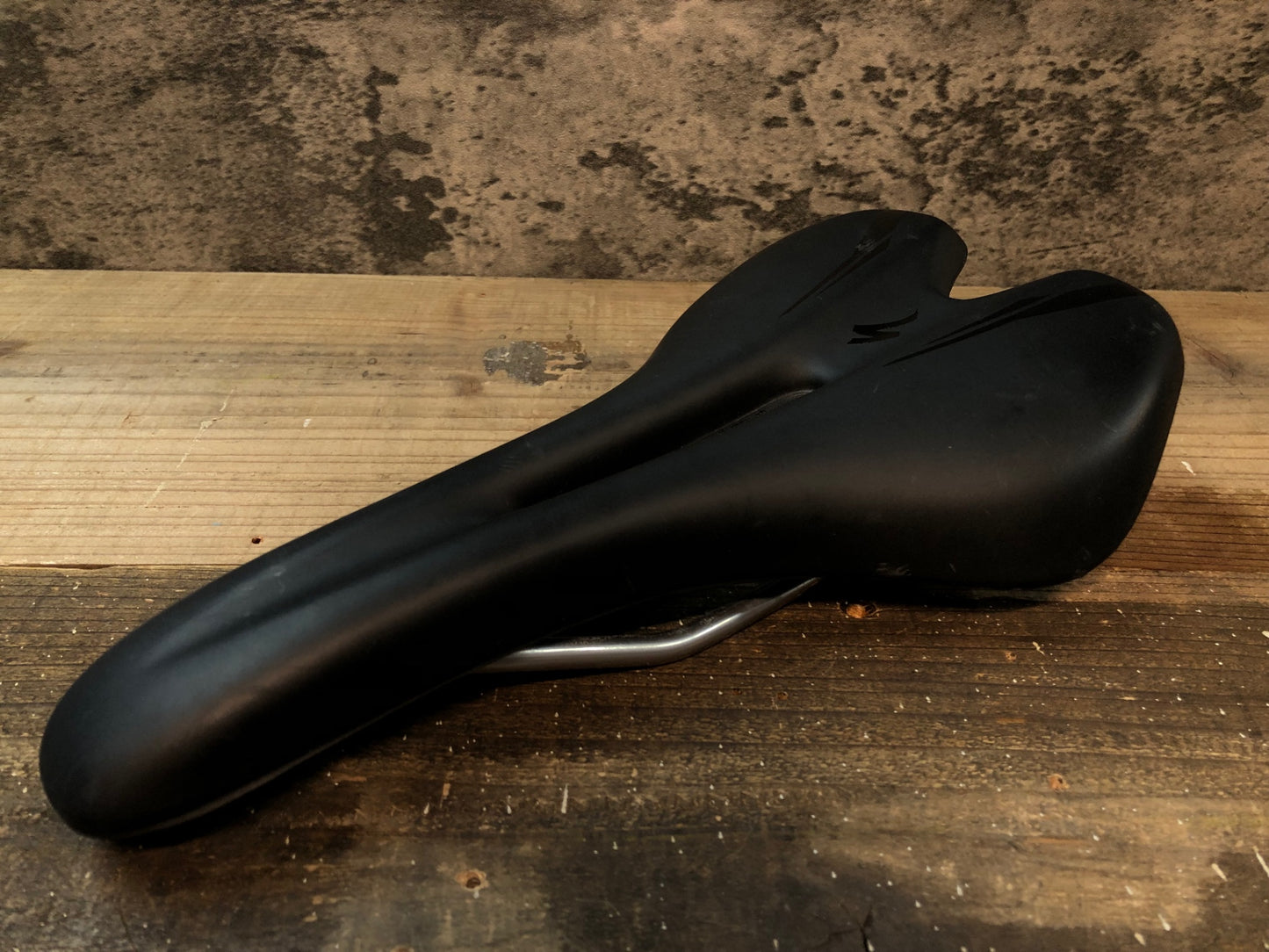 IP417 スペシャライズド SPECIALIZED Power Expert サドル 黒 143mm Hollow Tiレール