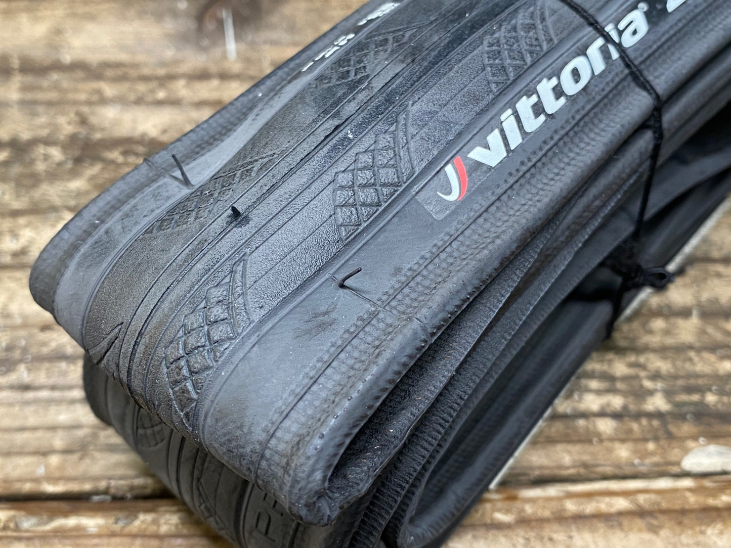 IV705 ヴィットリア vittoria ZAFFIRO PRO GRAPHENE 2.0 タイヤ 700x25c