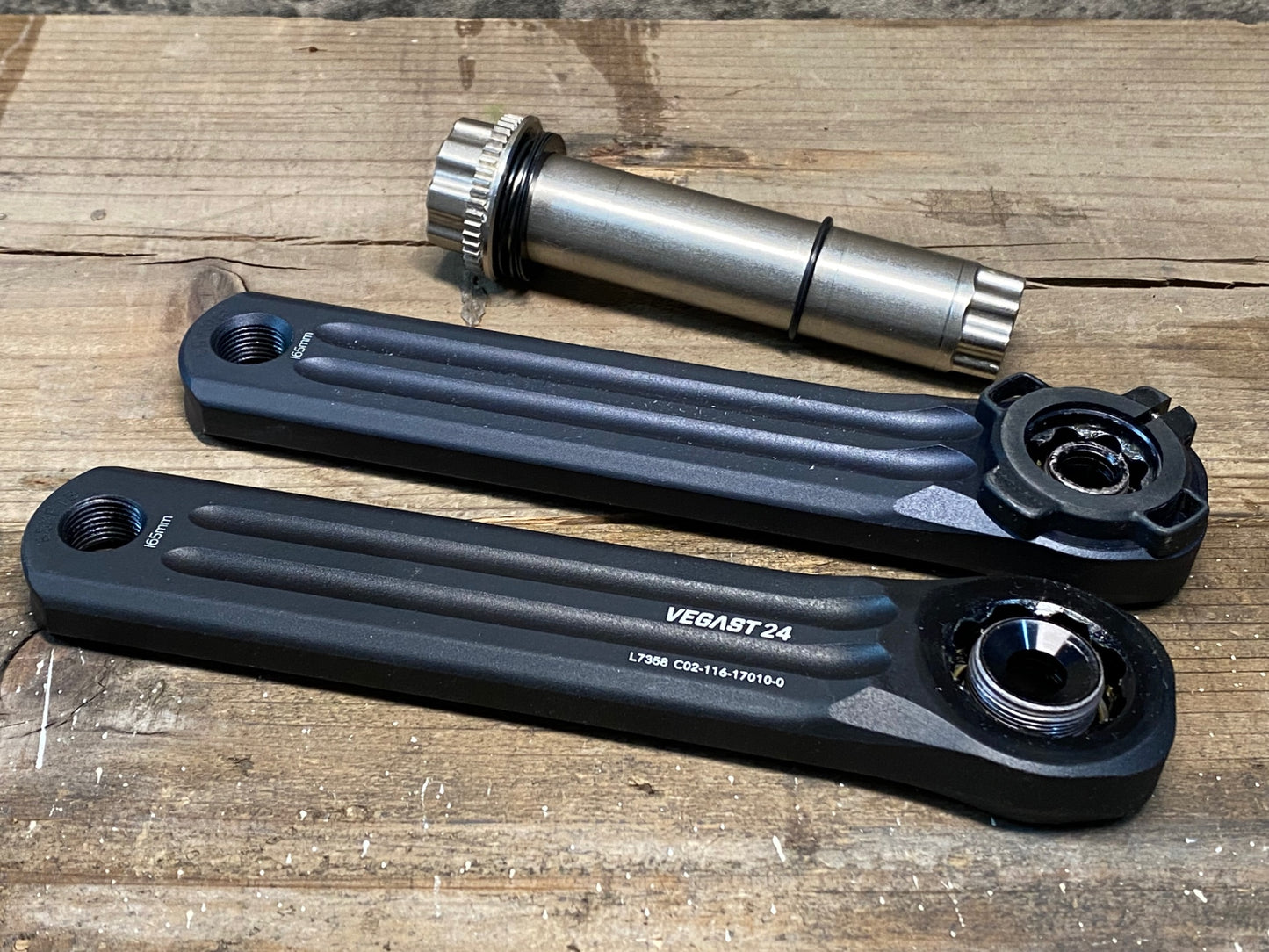 IL552 ローター ROTOR VEGAST CRANKS クランク アーム 24mmシャフト付属 165mm