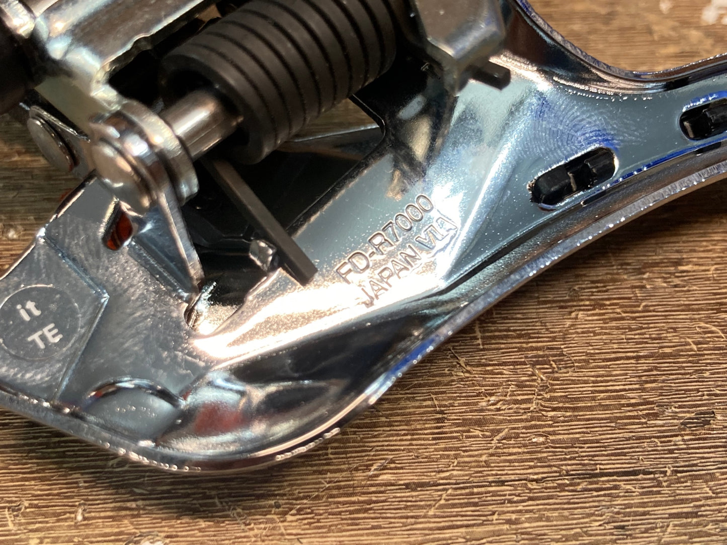 IK588 シマノ SHIMANO 105 FD-R7000 フロントディレイラー 2S 直付