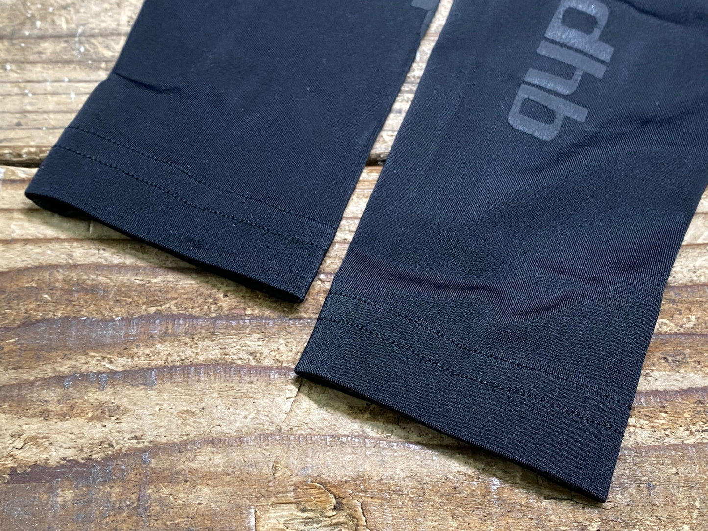 IN541 dhb アームカバー 黒 S