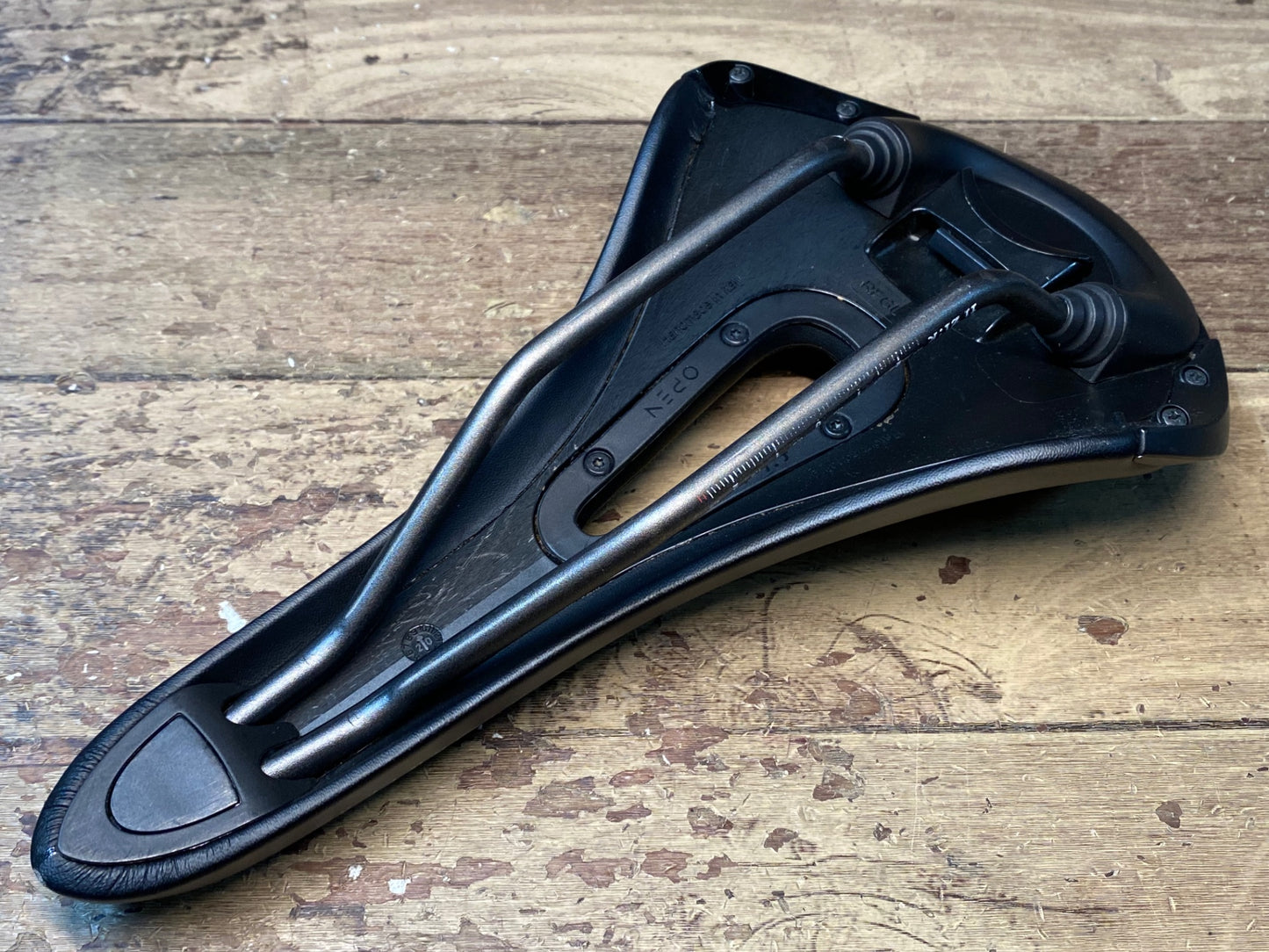 IM937 フィジーク Fizik ALIANTE R3 OPEN サドル KIUMレール