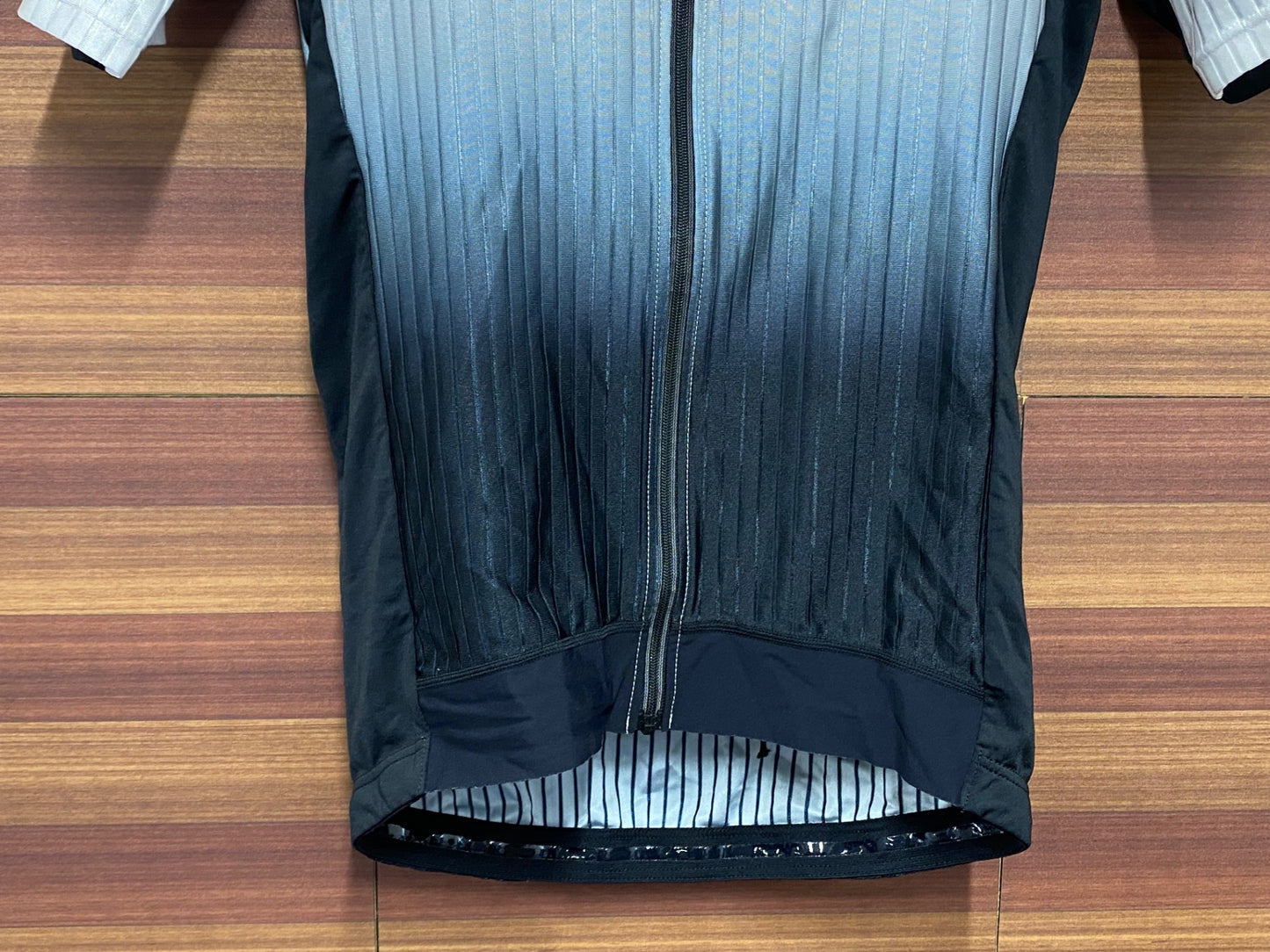 IT549 リオンドカペルミュール Lion de kapelmuur 半袖サイクルジャージ 白黒 エアロ M