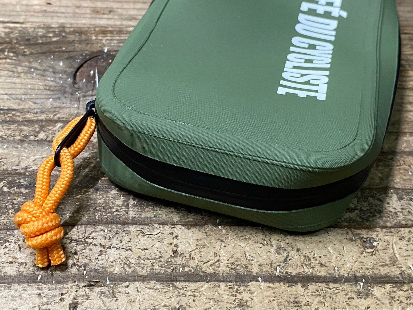 IY041 カフェドシクリステ CAFE DU CYCLISTE WALLET V2 ウォータープルーフ ポーチ カーキ