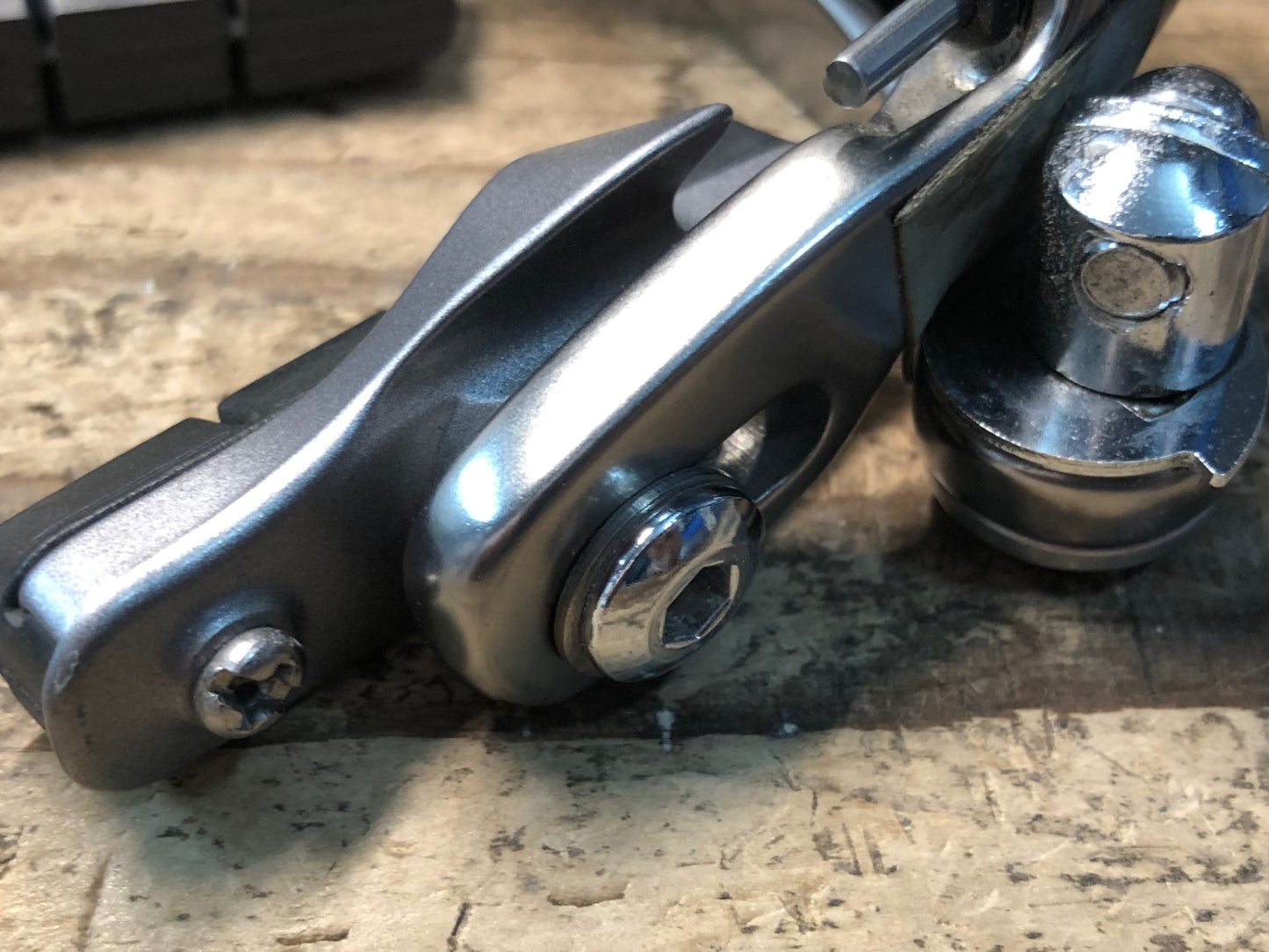 IZ383 シマノ SHIMANO 105 BR-5600 キャリパーブレーキ 前後セット シルバー