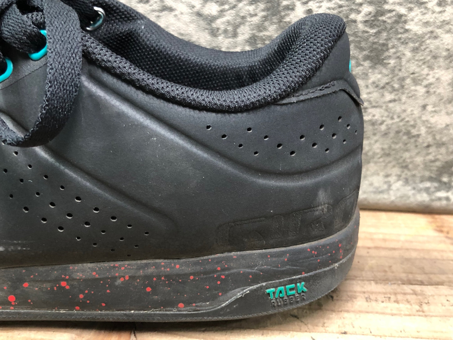 IS019 ジロ GIRO ラッチ LATCH シューズ  黒 EU42