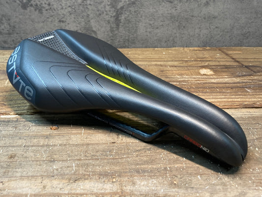 IN147 アスチュート ASTUTE SEA サドル カーボンレール