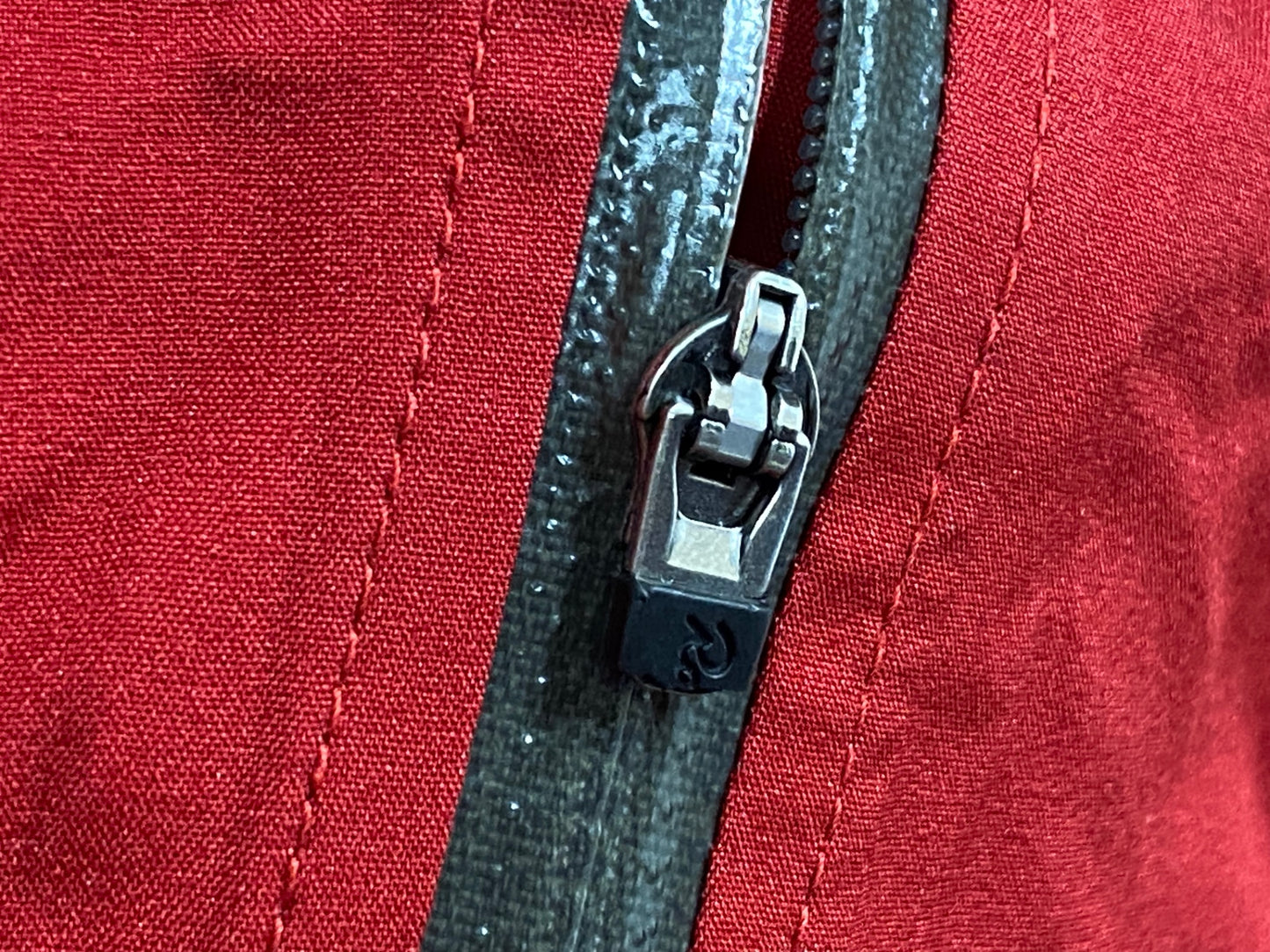 IN606 ラファ Rapha CLASSIC RAIN JACKET 長袖 サイクルジャケット 赤 ※サイズ不明、ジッパー引手破損