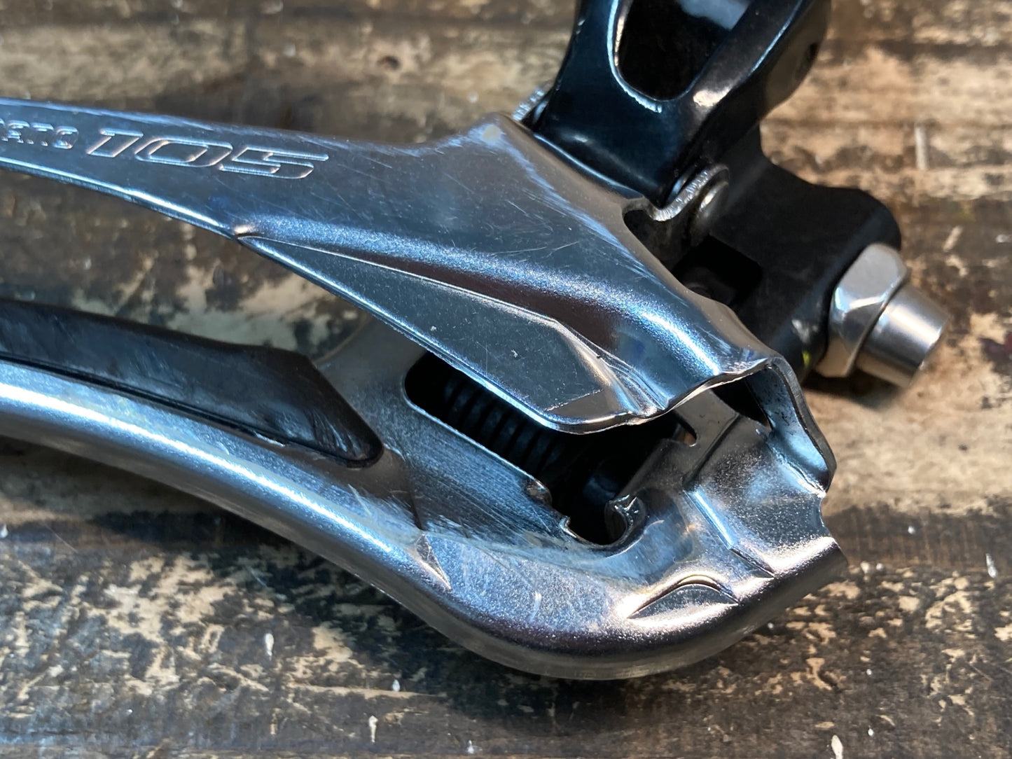 IZ393 シマノ SHIMANO 105 FD-5800 フロントディレイラー 2S 直付