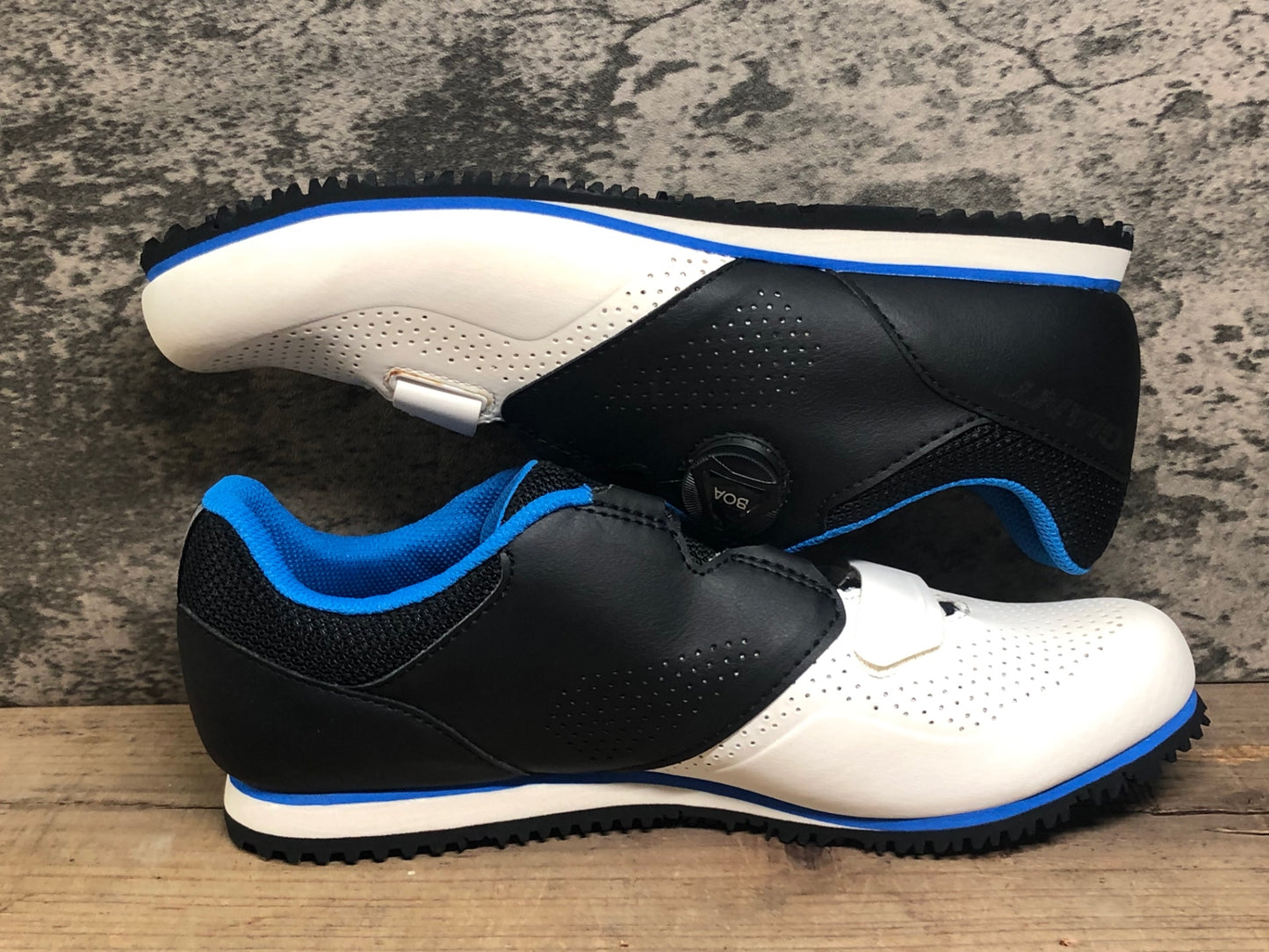 IV980 ジャイアント GIANT PRIME 2018 フラットシューズ 白黒 EU44