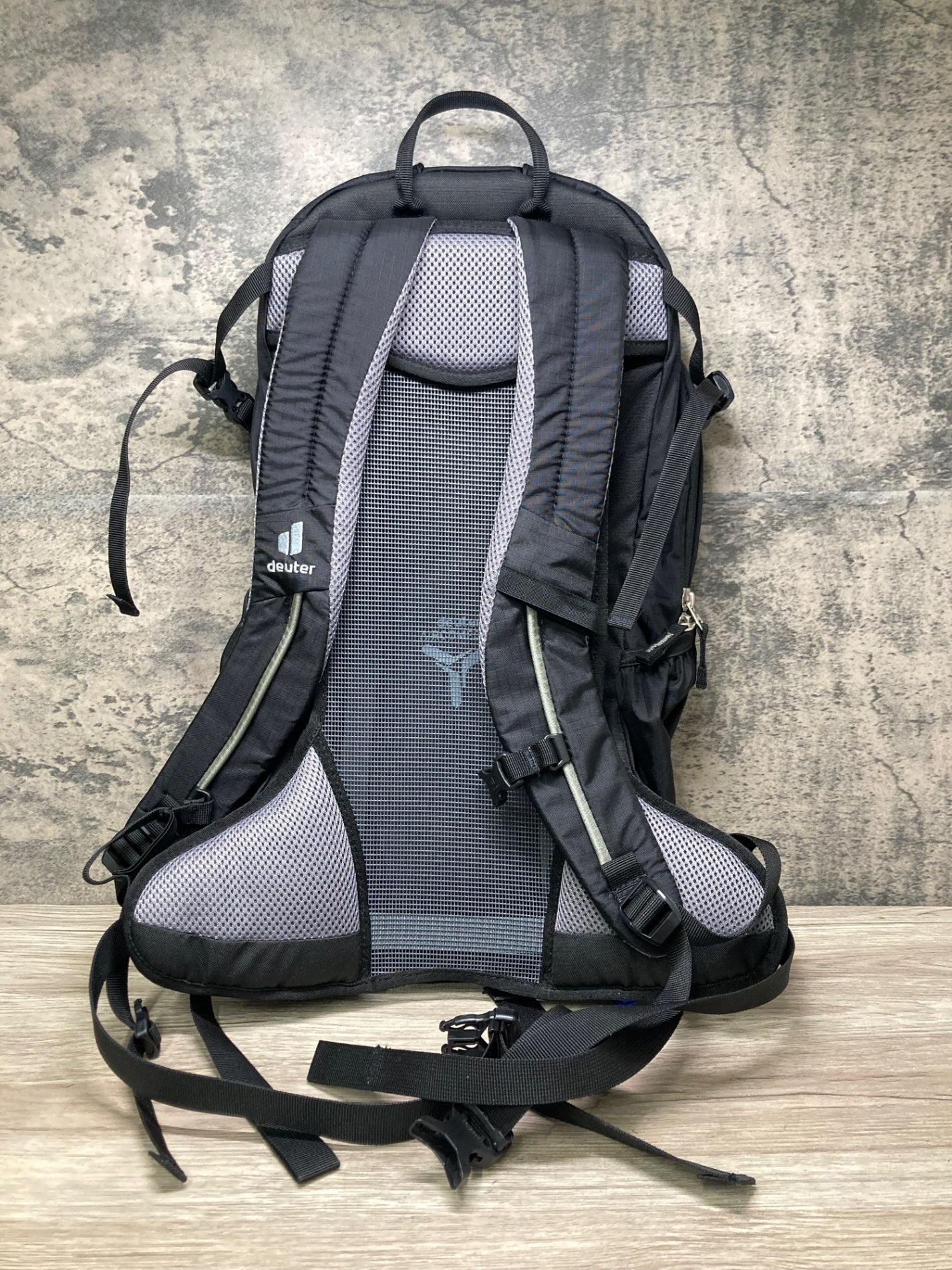 JA748 ドイター deuter velo air 20 バックパック リュック 黒