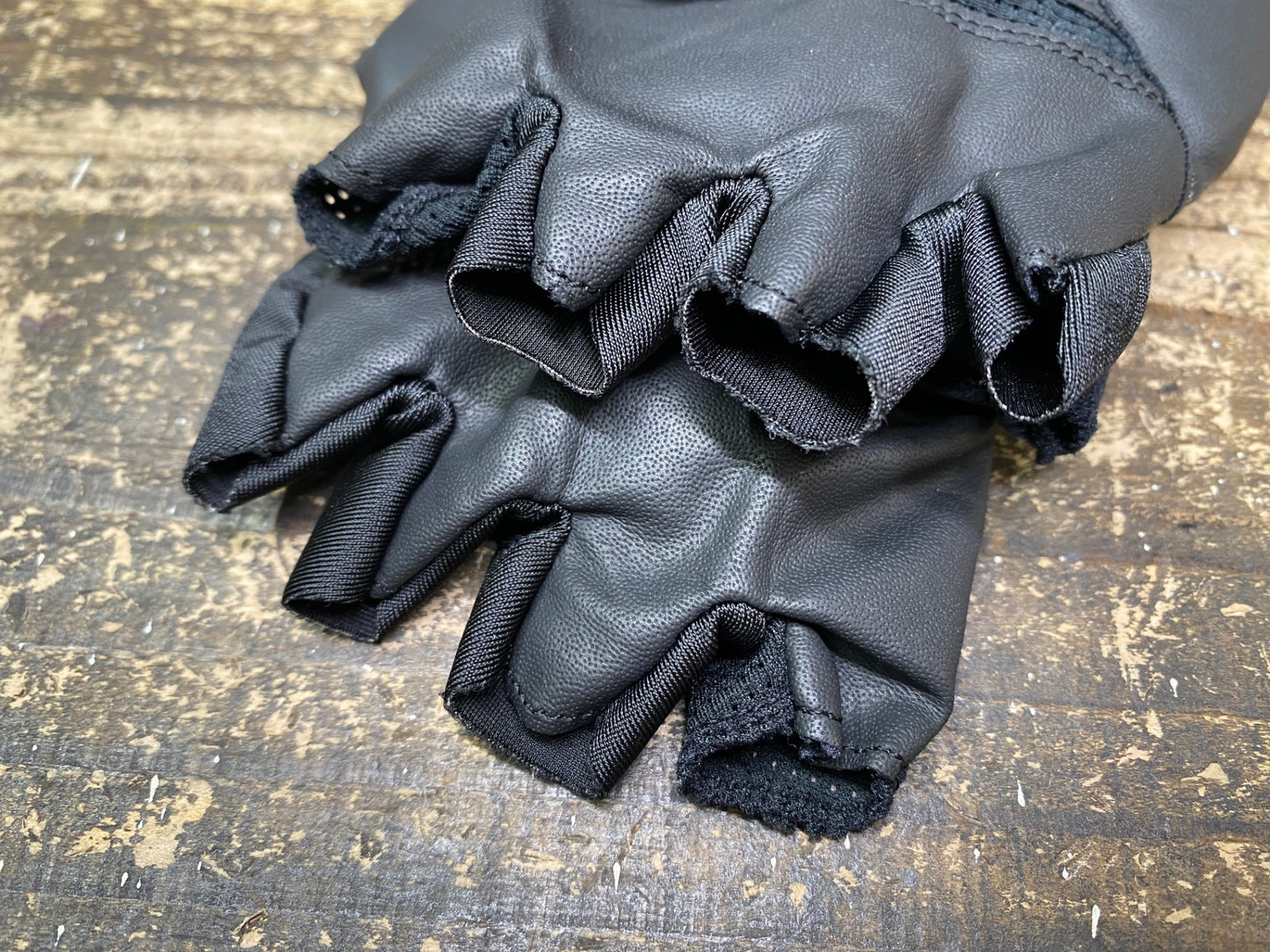 JB082 リオンドカペルミュール Lion de KAPELMUUR 指切り グローブ 黒 XS