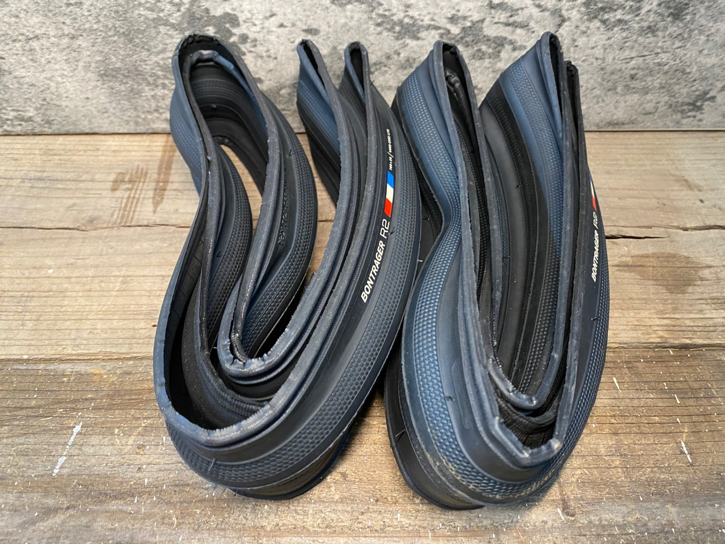 IQ979 ボントレガー BONTRAGER R2 HARD CASE LITE タイヤ 700x28c 2本セット