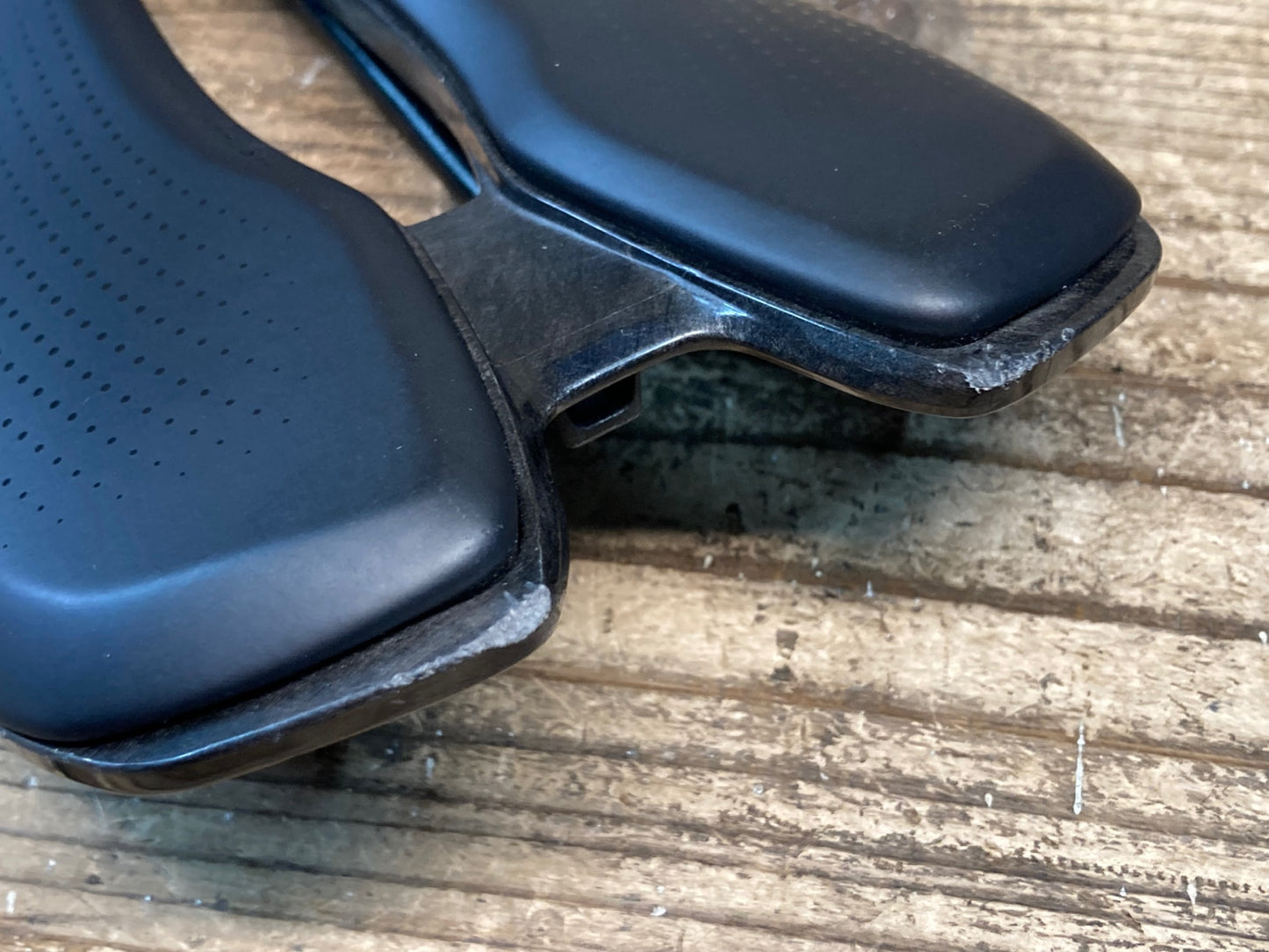 IY771 ジャイアント GIANT FLEET SL PARTICLE FLOW サドル 黒 SSTレール 145mm