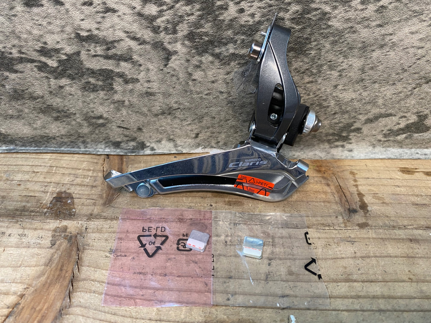 IQ422 シマノ SHIMANO クラリス CLARIS FD-R2000 フロントディレイラー 直付け 未使用