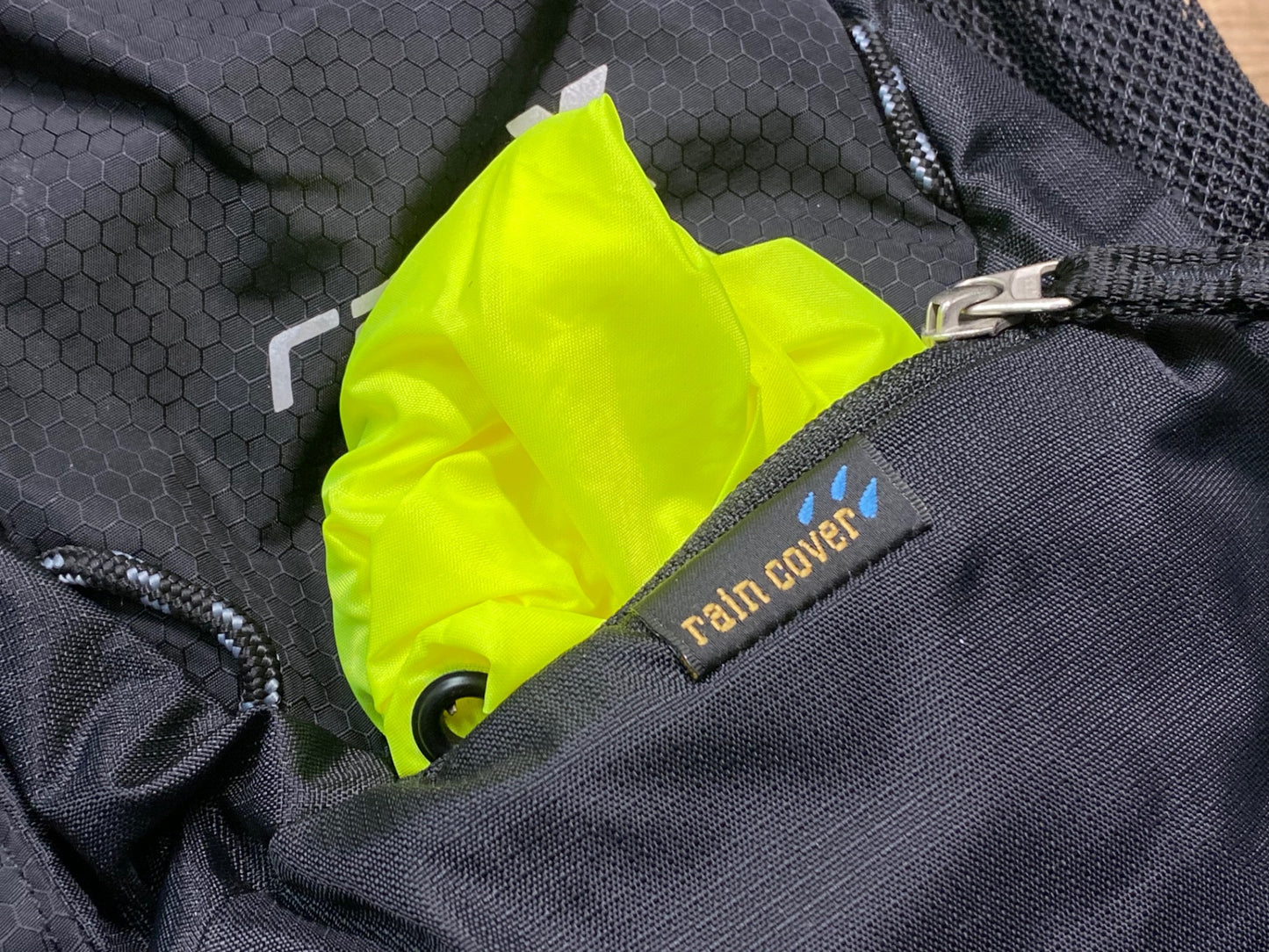 IQ874 ドイター deuter raceX リュック バックパック 黒