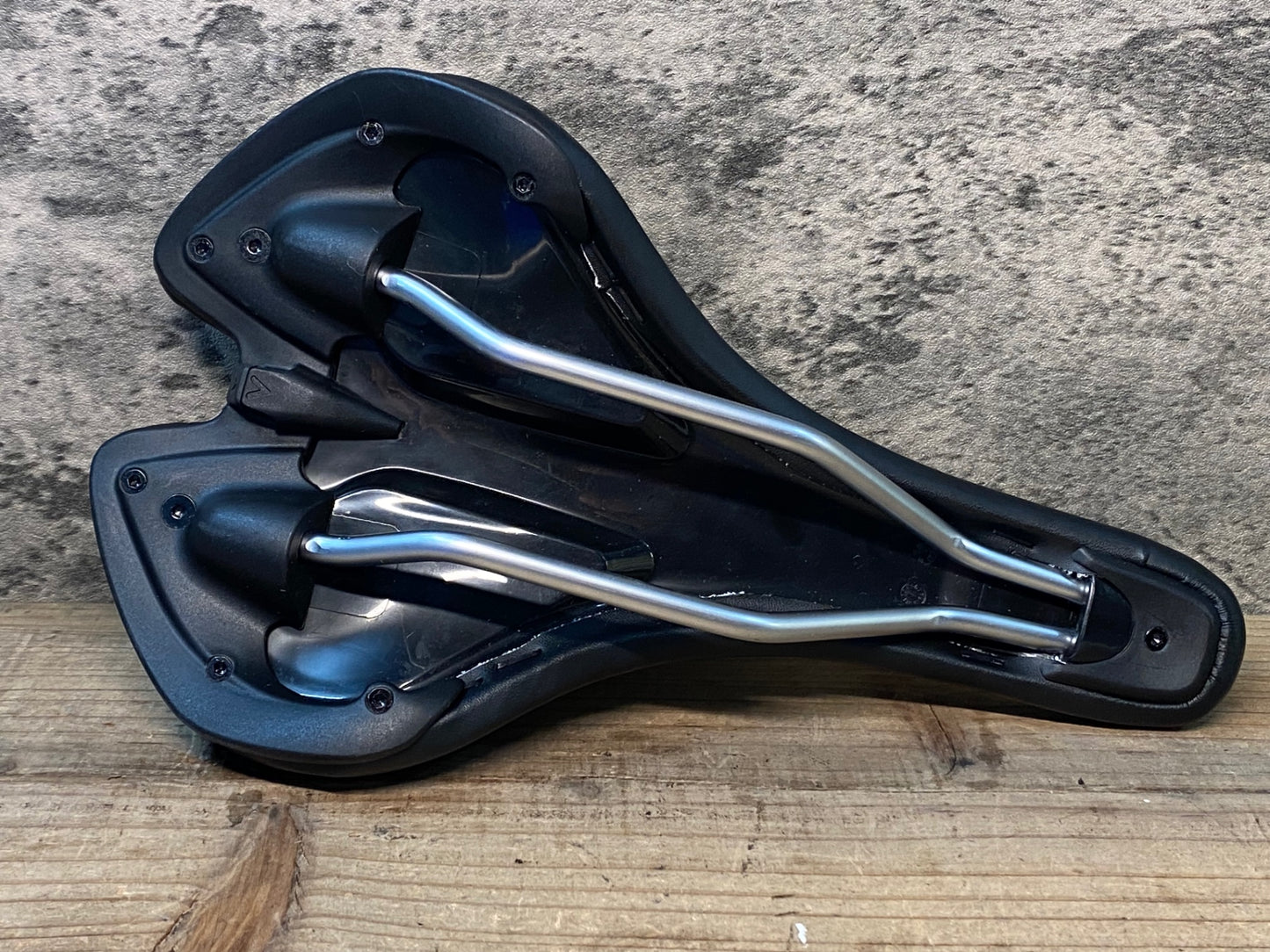 IW001 ジャイアント GIANT CONNECT COMFORT SADDLE サドル 黒 クロモリ
