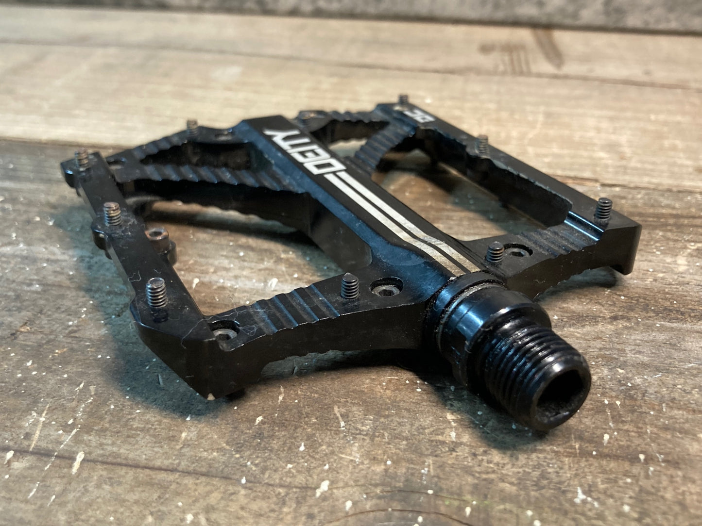 IN170 デイティー DEITY BLADERUNNER フラットペダル