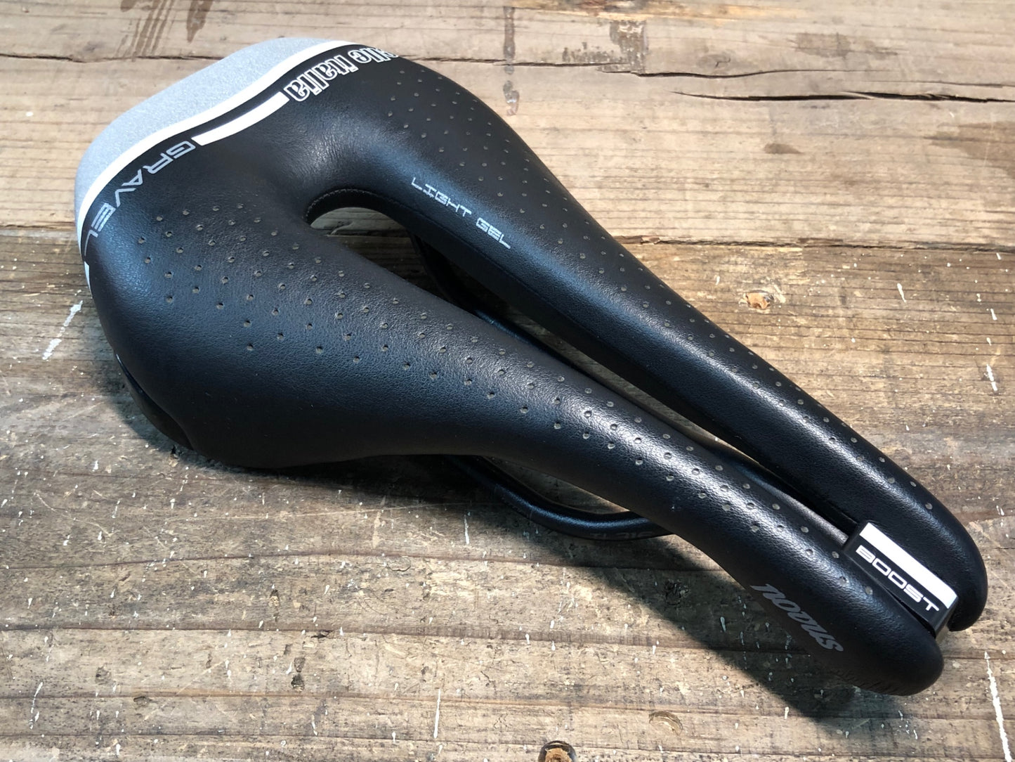 IQ415 セライタリア selle ITALIA NOVUS BOOST GRAVEL サドル Ti316レール 黒