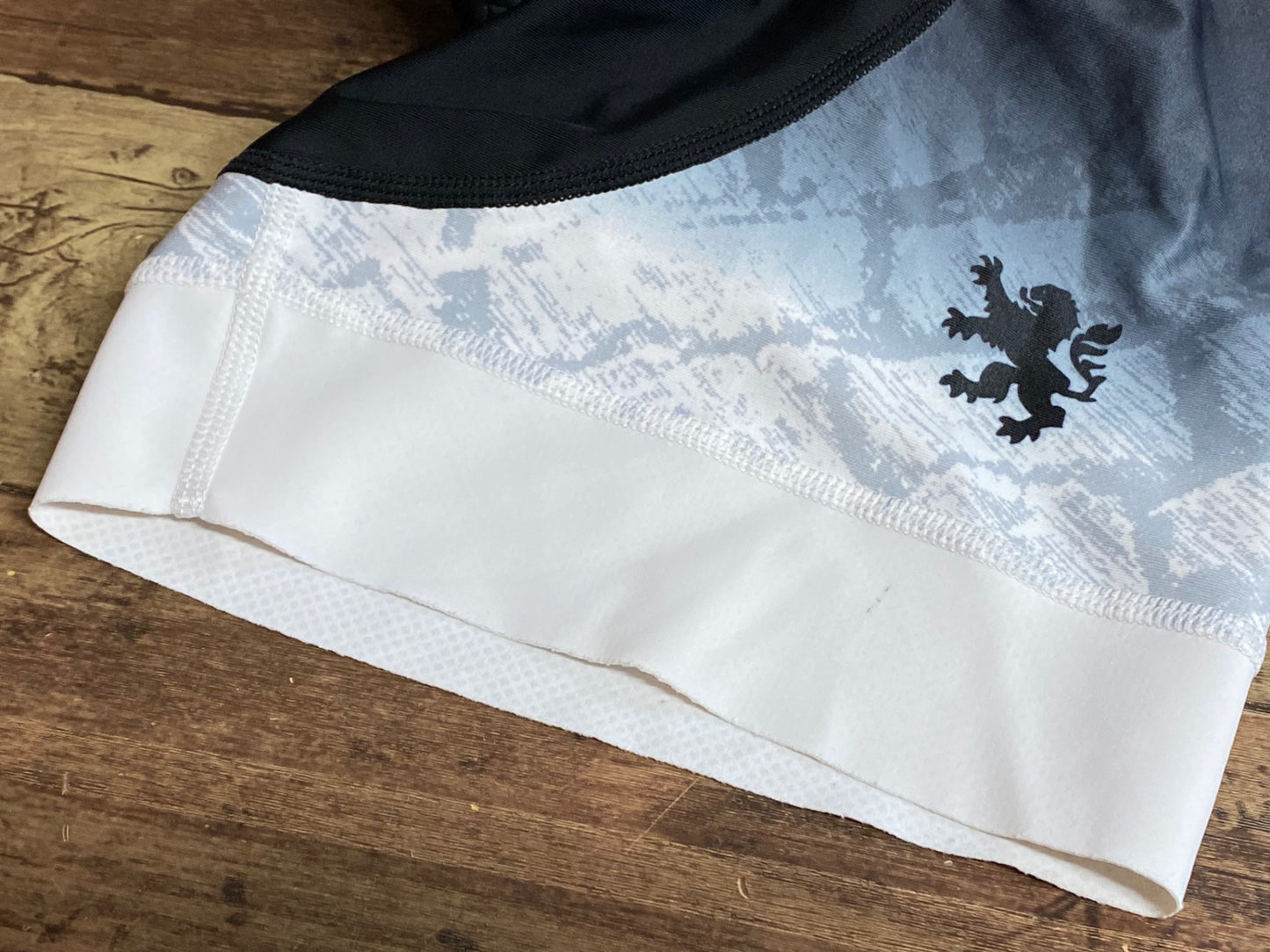 IT552 リオンドカペルミュール Lion de kapelmuur ビブショーツ 黒白 M