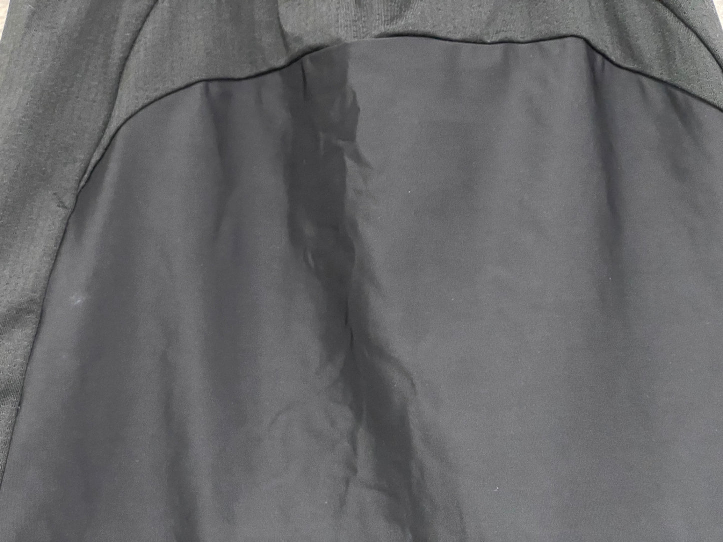 IW599 アンダーアーマー UNDER ARMOUR スカート 黒 SM