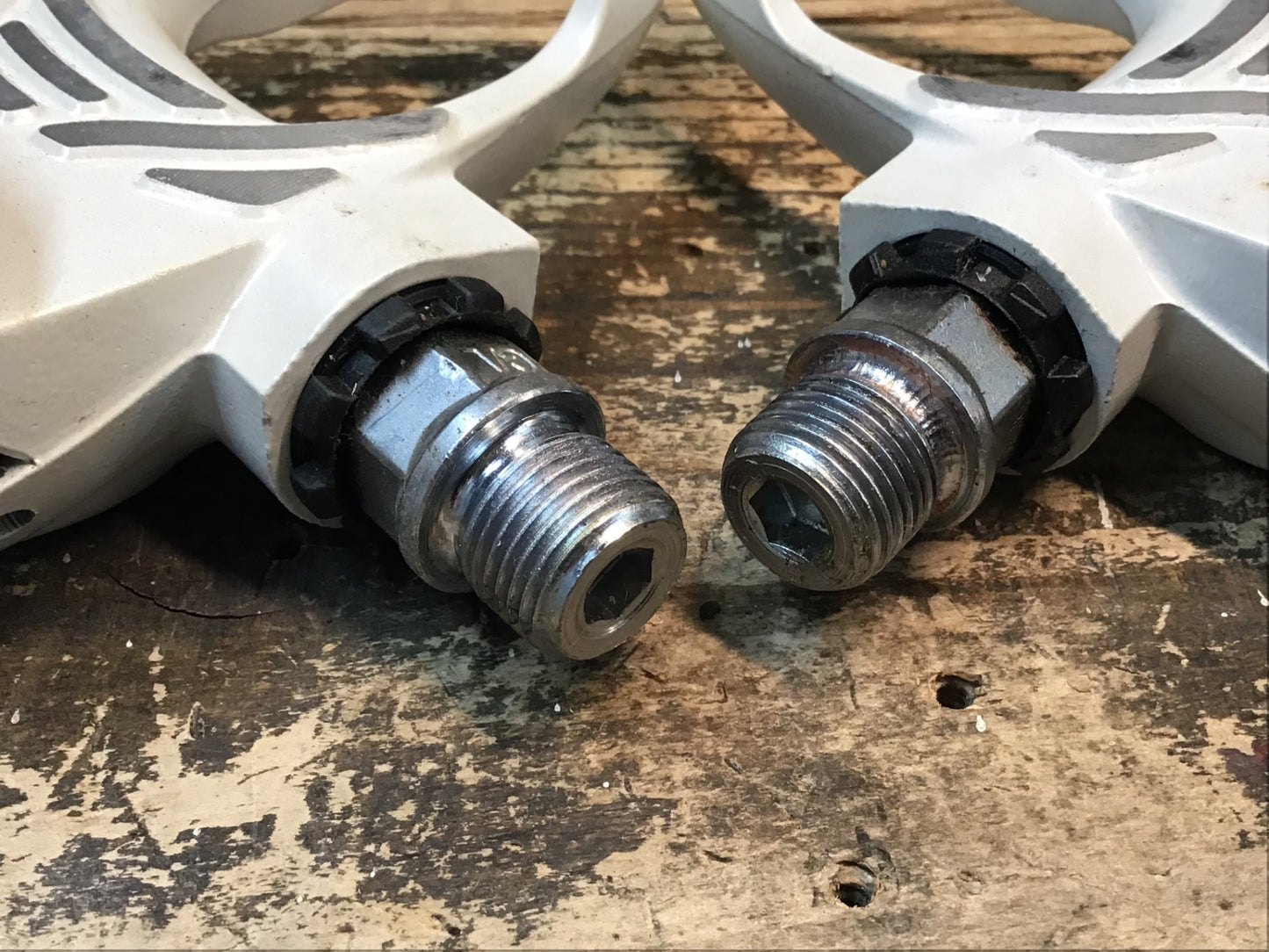 IU776 ルック LOOK PP396 COLNAGO ビンディングペダル 白 デルタクリート対応