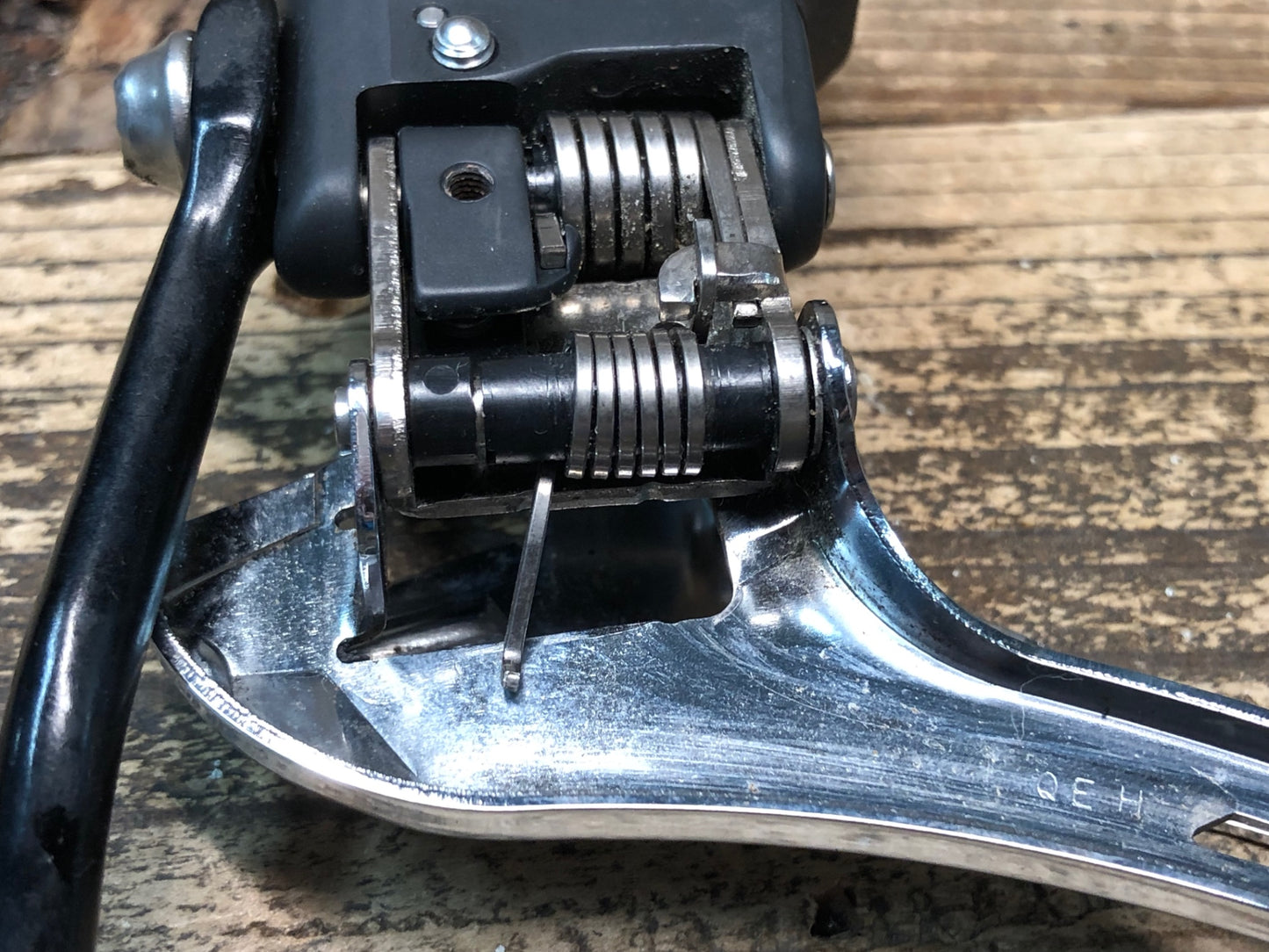 IY476 シマノ Shimano アルテグラ ULTEGRA FD-R8050 Di2 電動 フロントディレイラー 社外チェーンキャッチャー