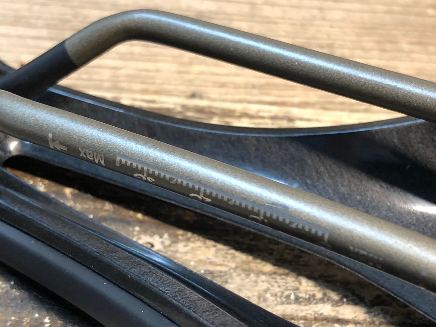 JC141 プロロゴ prologo スクラッチ SCRATCH MS サドル 黒 TiroXレール