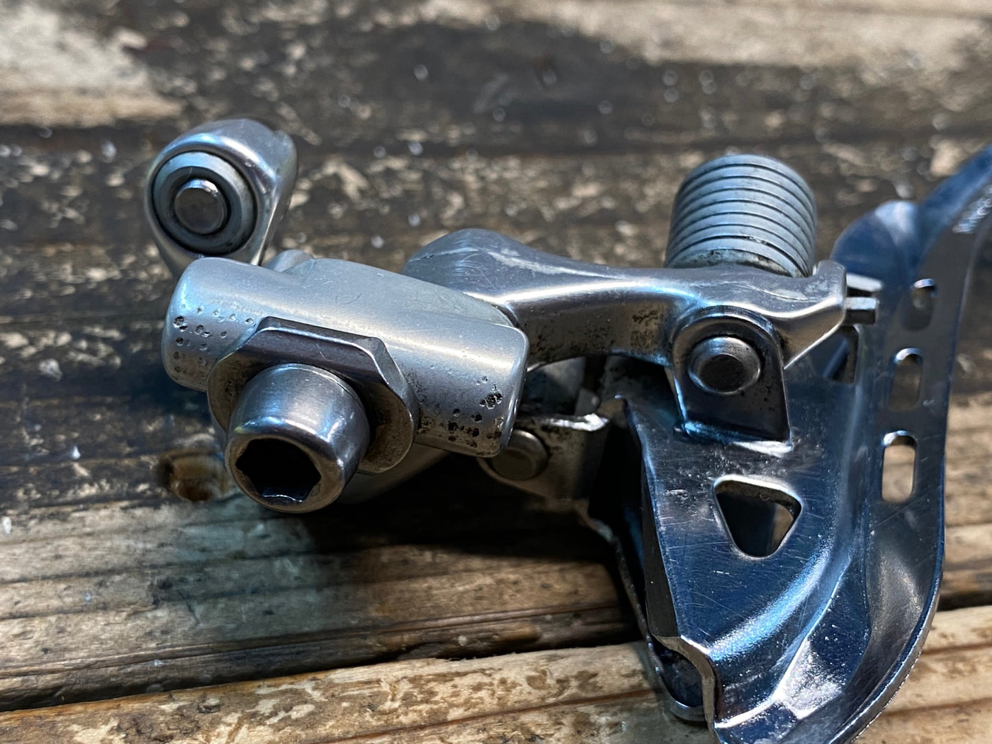 IT892 カンパニョーロ CAMPAGNOLO コーラス CHORUS フロントディレイラー 直付