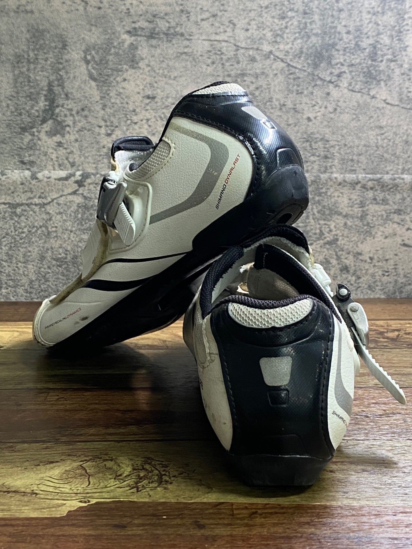 IZ363 シマノ SHIMANO SH-R088WE ビンディングシューズ EU42 白 SPD-SL ※使用感強め