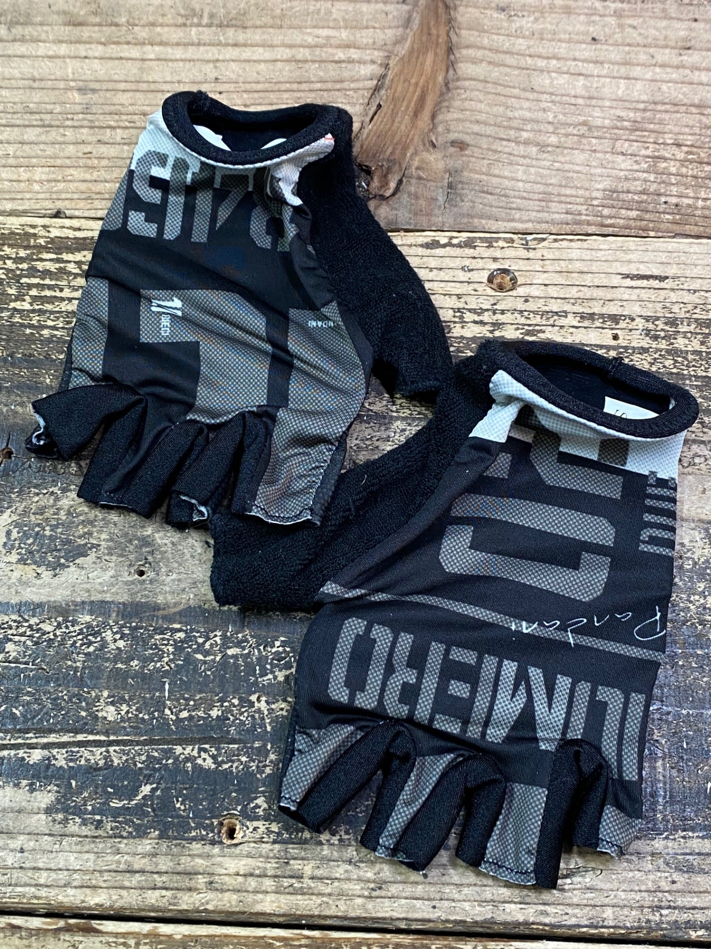 JD080 パンダーニ Pandani 指切り グローブ 黒 S