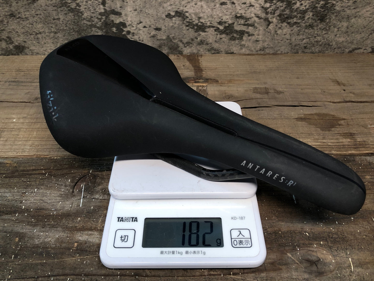 IN480 フィジーク fizik アンタレス ANTARES R1 OPEN CARBON BRAIDED サドル 140mm ※プレート欠品