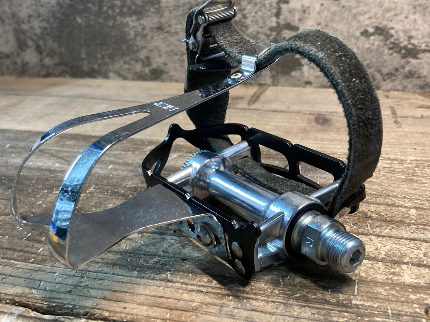 IU854 MKS SYLVAN フラットペダル トゥークリップ＆ストラップ付き