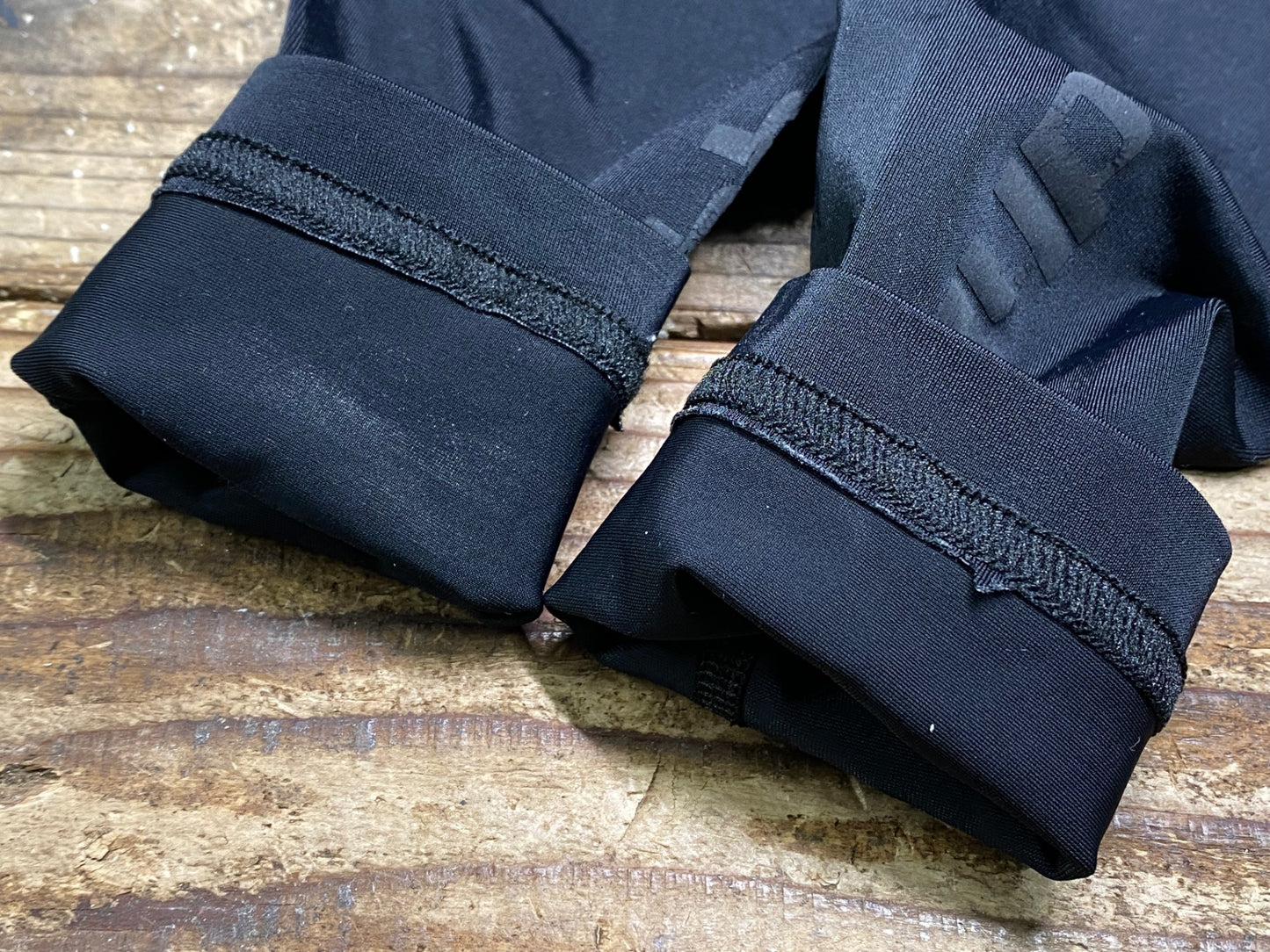 IN541 dhb アームカバー 黒 S