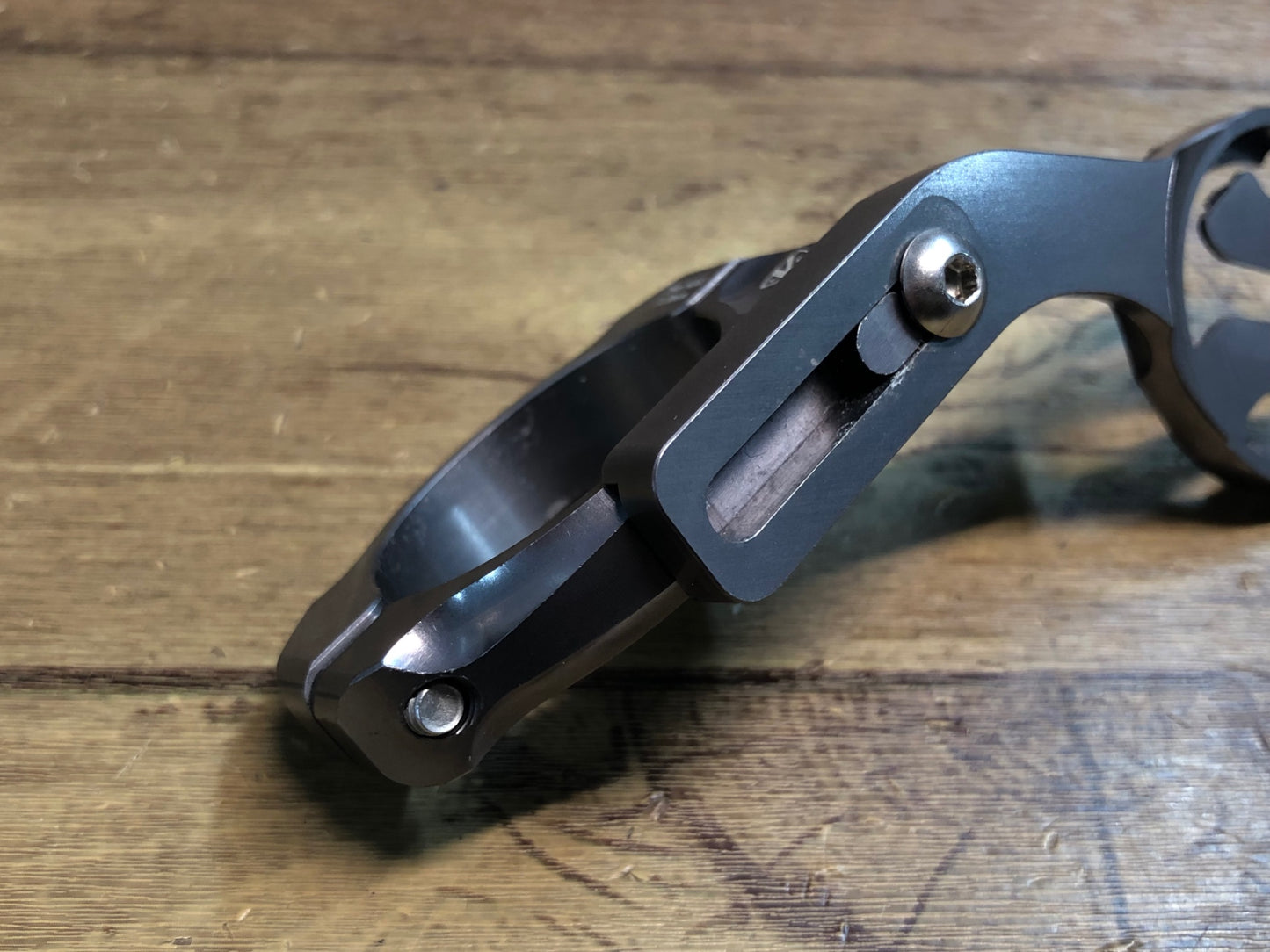 IN121 ケーエッジ K-EDGE サイコンマウント 銀 Φ31.8 Garmin