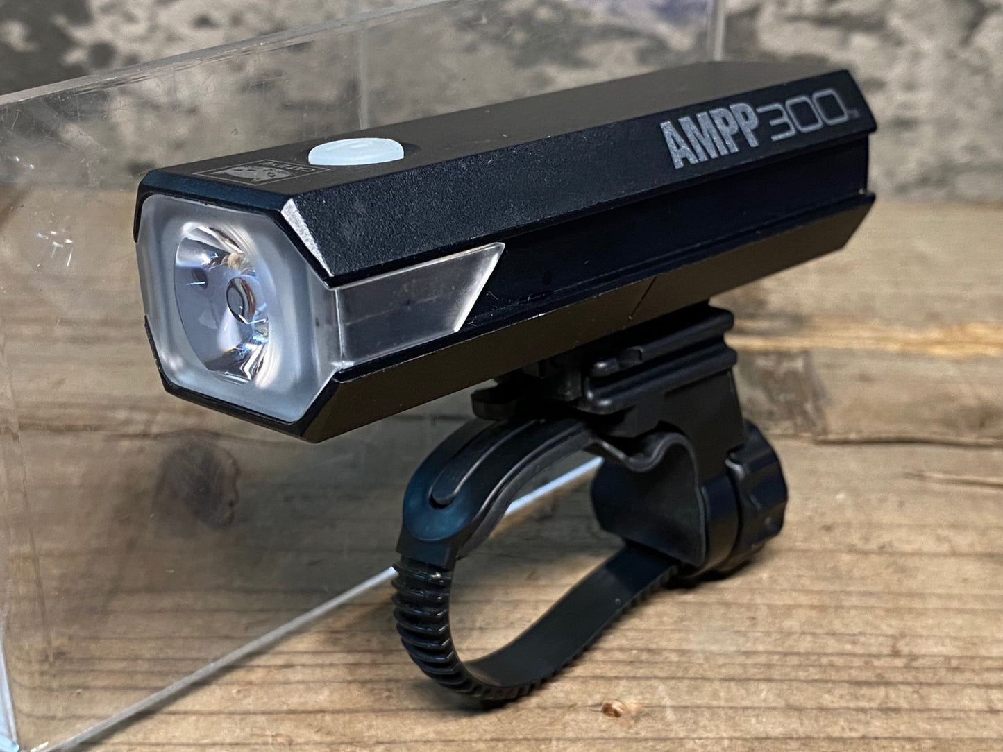 IV426 キャットアイ CAT-EYE AMPP 300 フロントライト 点灯確認済み