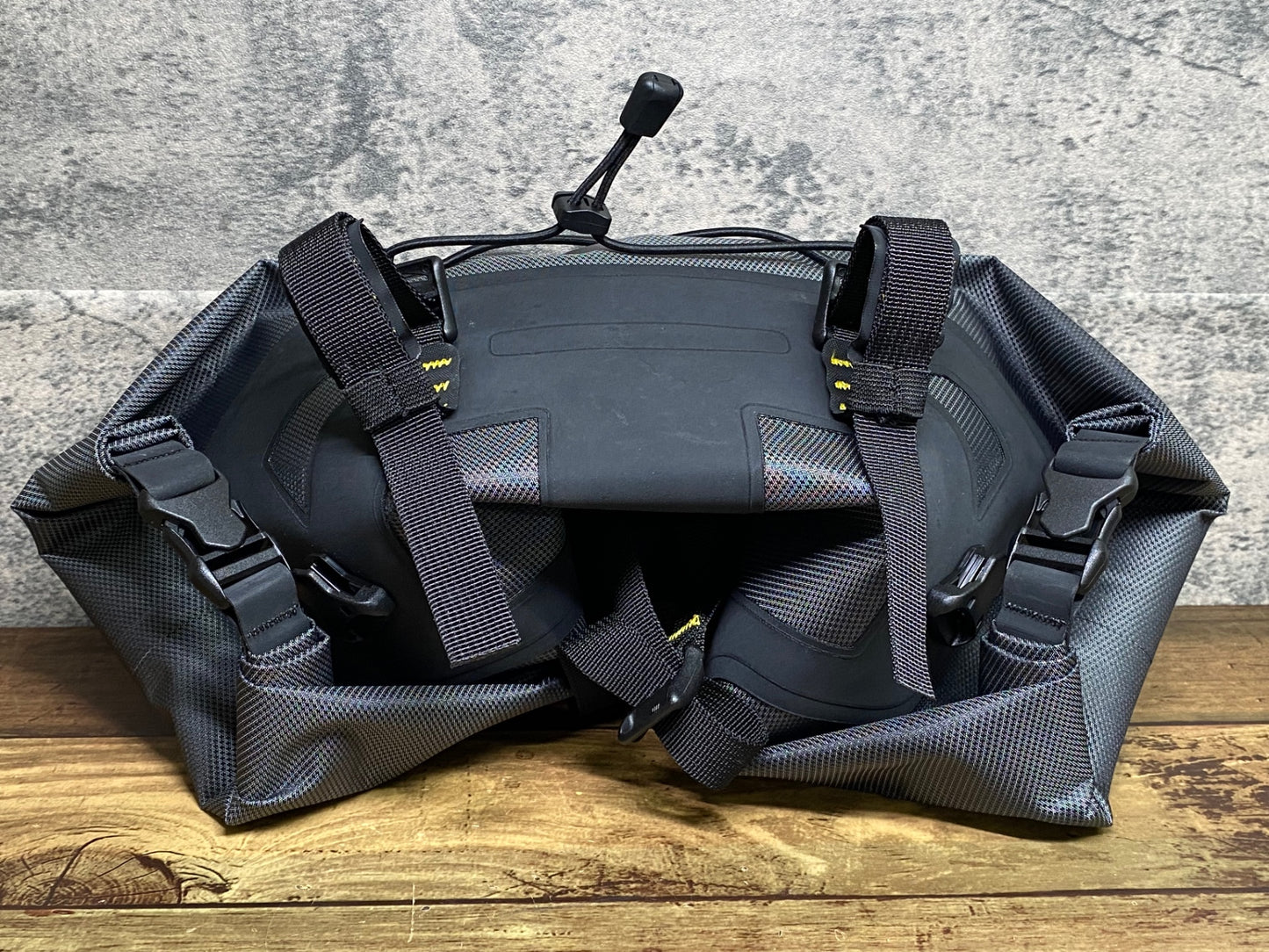 IX828 アピデュラ APIDURA エクスペディション・ハンドルバーパック 9L