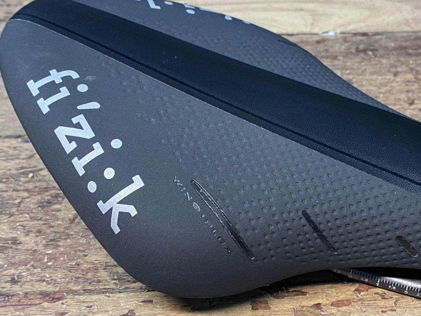 IF313 フィジーク fizik アリオネ ARIONE R3 サドル 黒 Large kiumレール