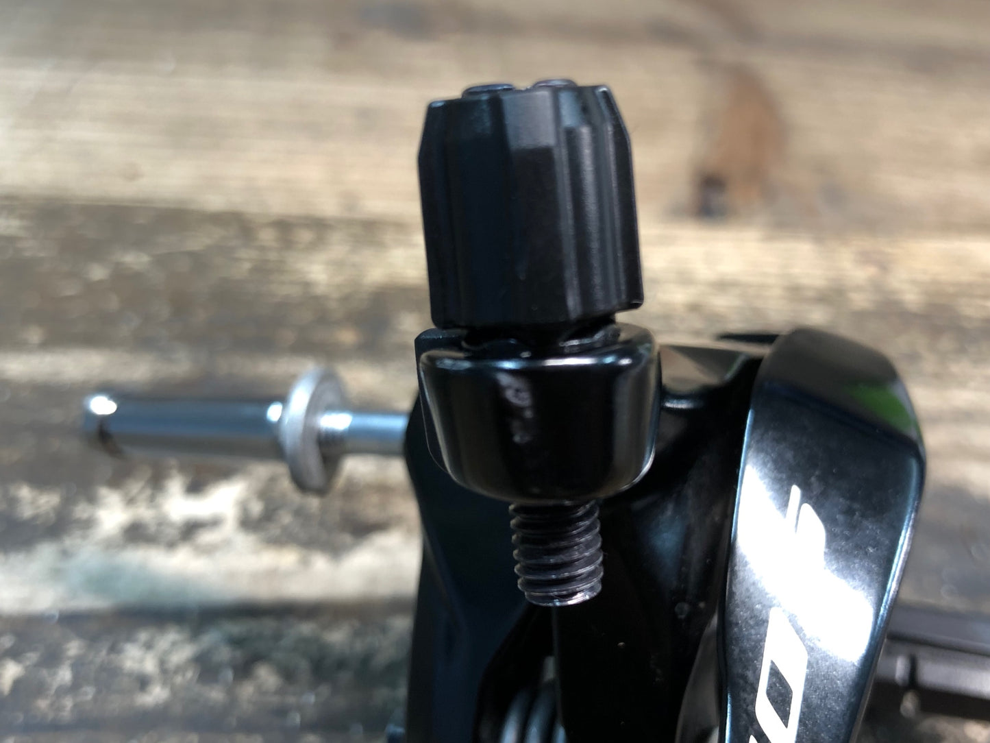 IX267 シマノ SHIMANO 105 BR-R7000 キャリパーブレーキ 黒 フロントのみ