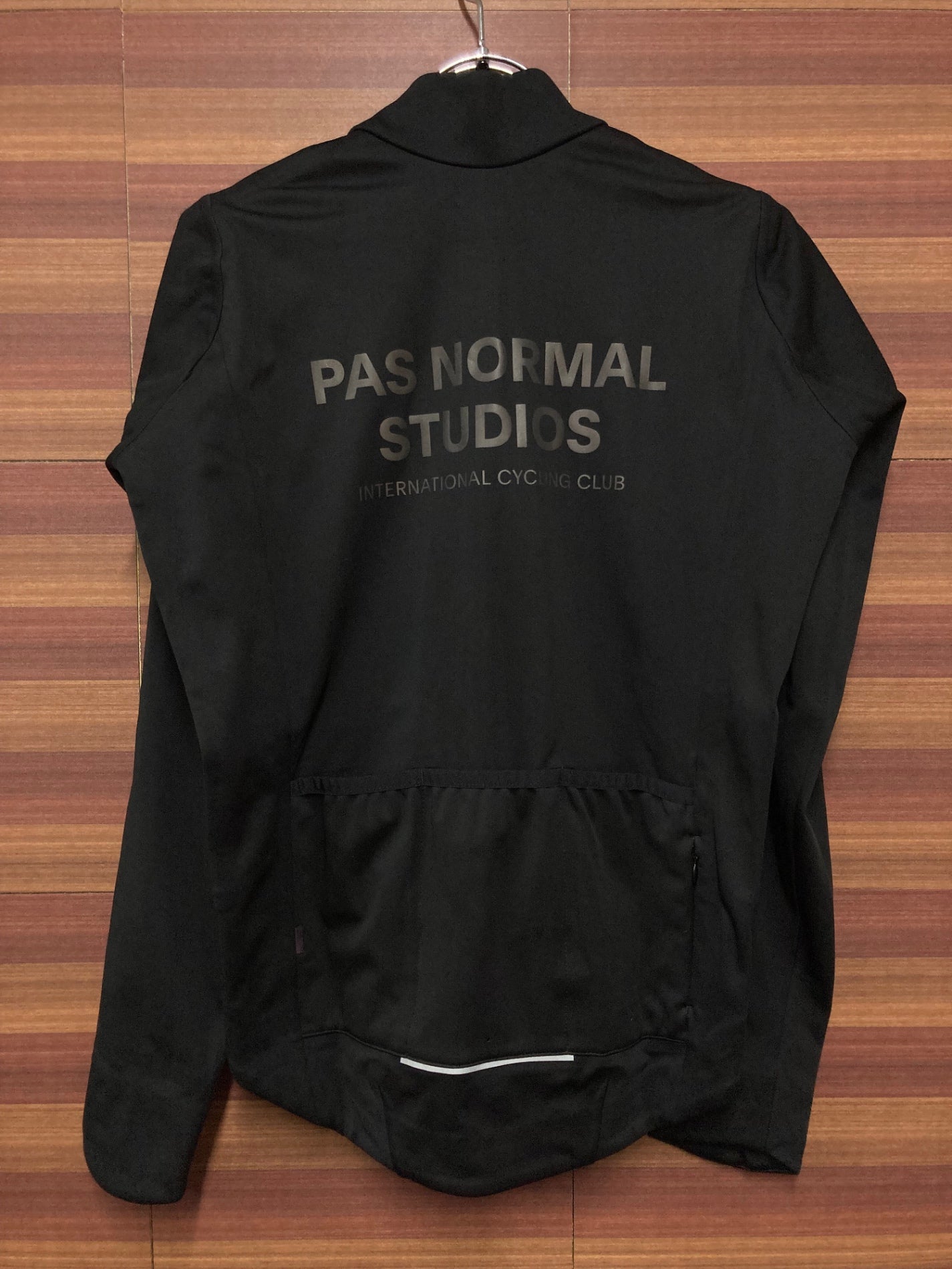 HS767 パスノーマルスタジオ Pas Normal Studios Essential Thermal パフォーマンスジャケット ブラック XS