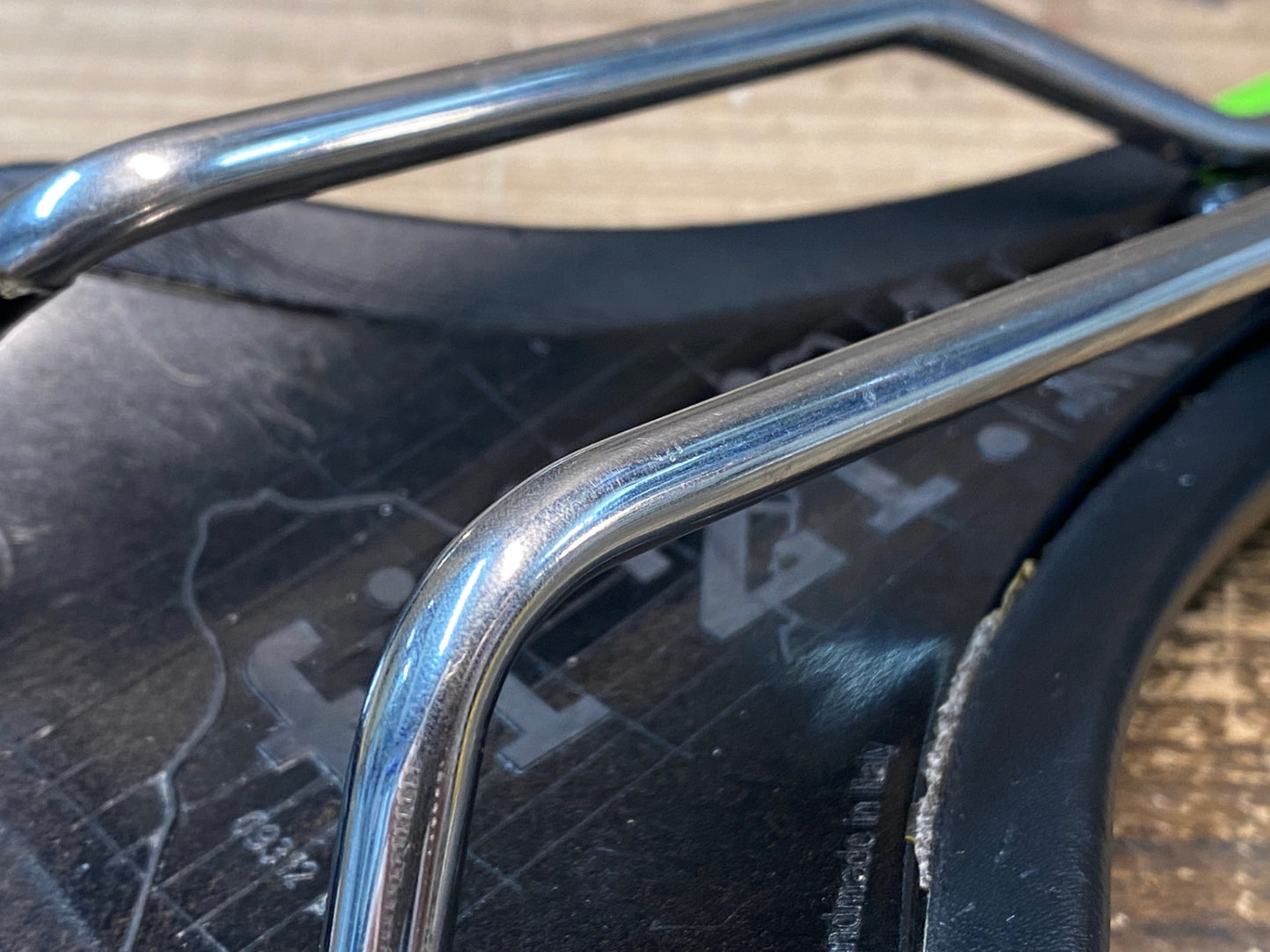 IO986 フィジーク FIZIK ツンドラ TUNDRA2 サドル KIUMレール 黒 緑 実測125mm