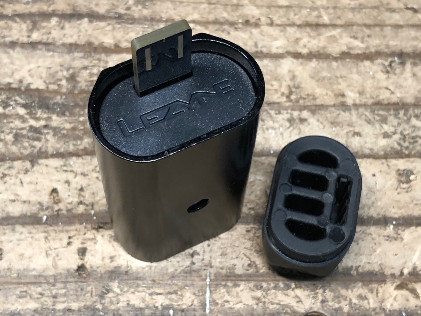 IL073 レザイン LEZYNE MICRO DRIVE 600XL フロントライト 黒 点灯確認済み