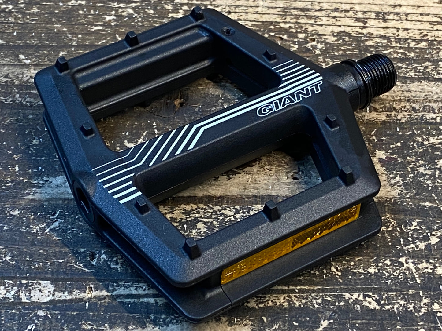 IV845 ジャイアント GIANT SHREDDER FLAT PEDAL フラットペダル 黒